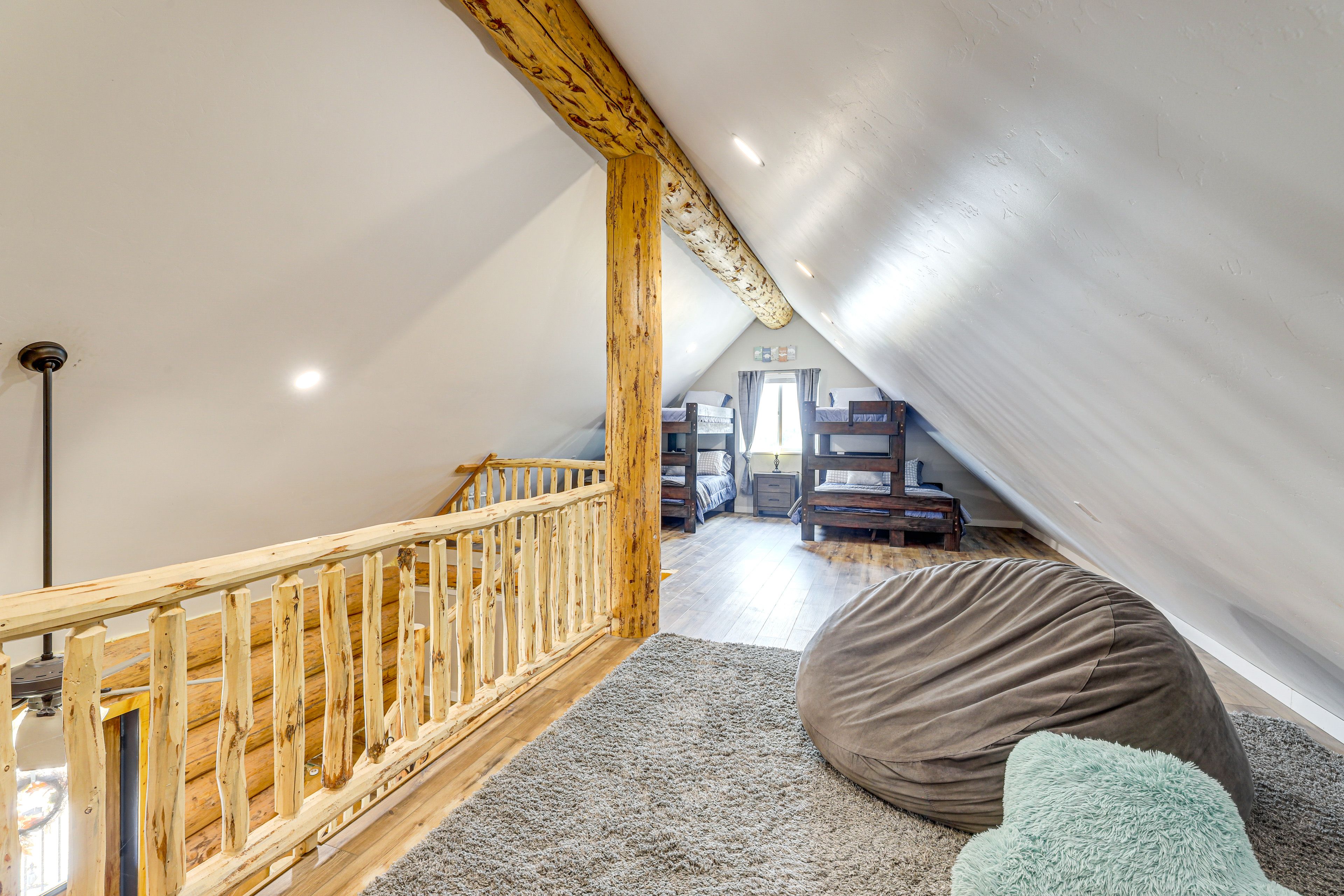 Loft | 2nd Floor | 2 Twin/Queen Bunk Beds | Smart TV