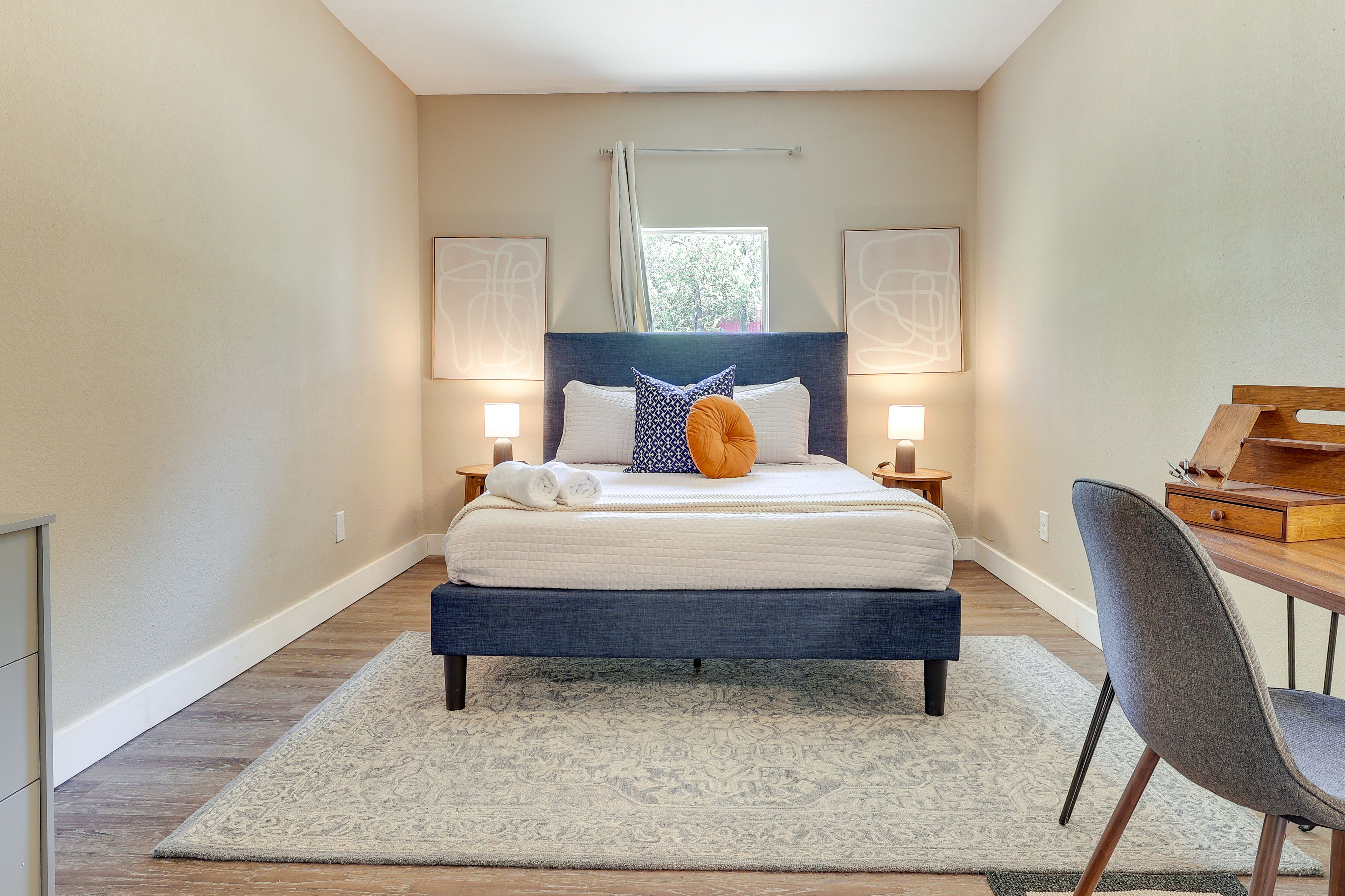 Bedroom 1 | Queen Bed