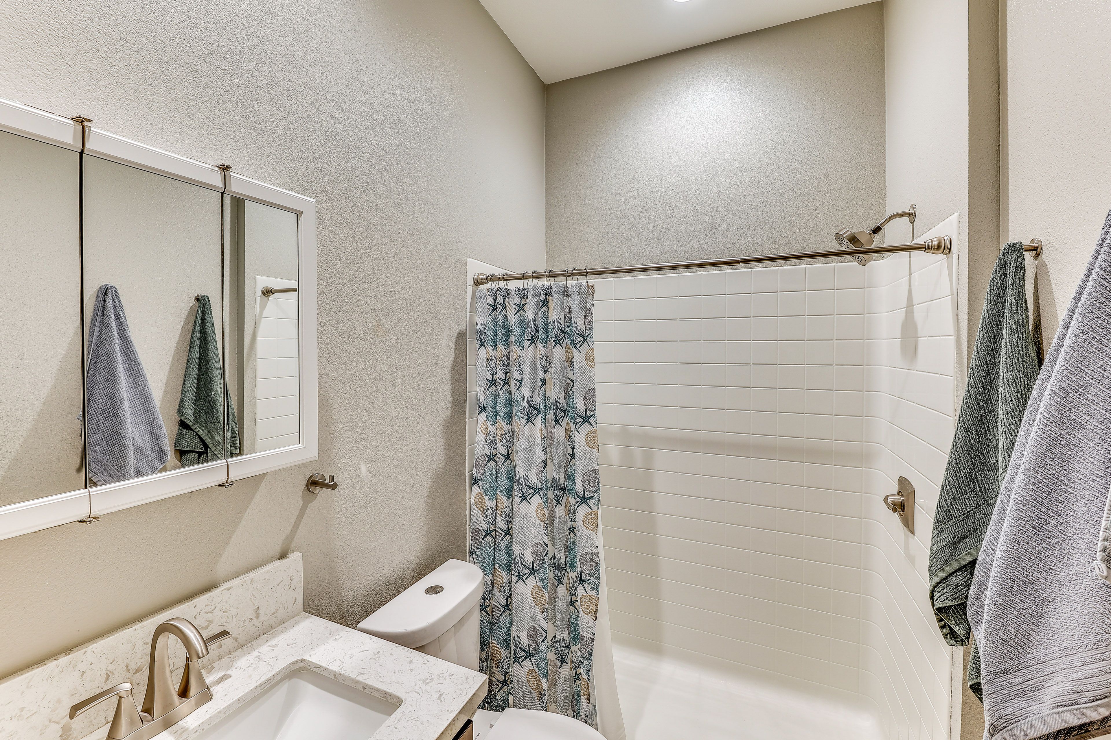 Full Bathroom | Complimentary Toiletries