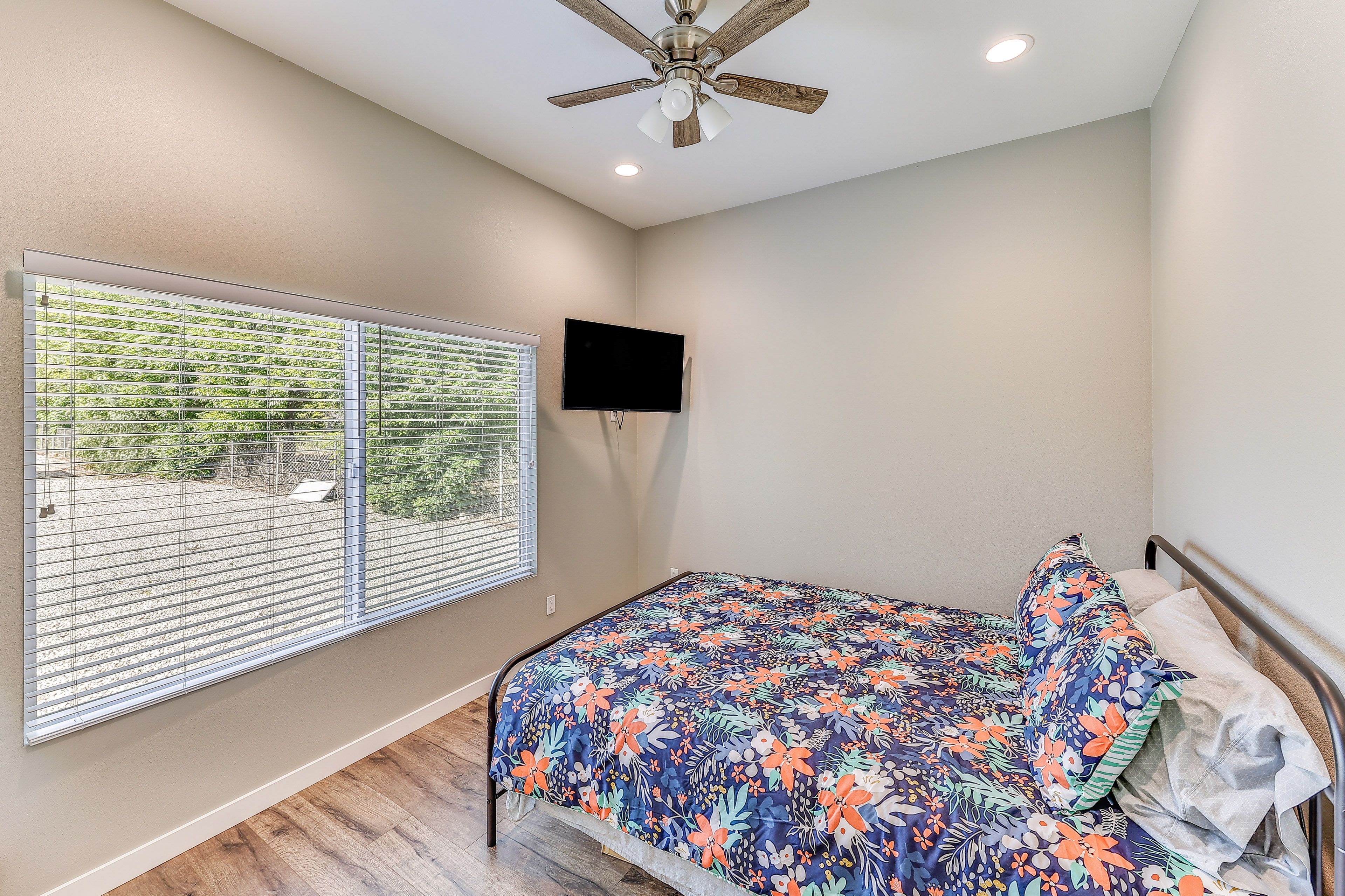 Bedroom 2 | Queen Bed | Smart TV