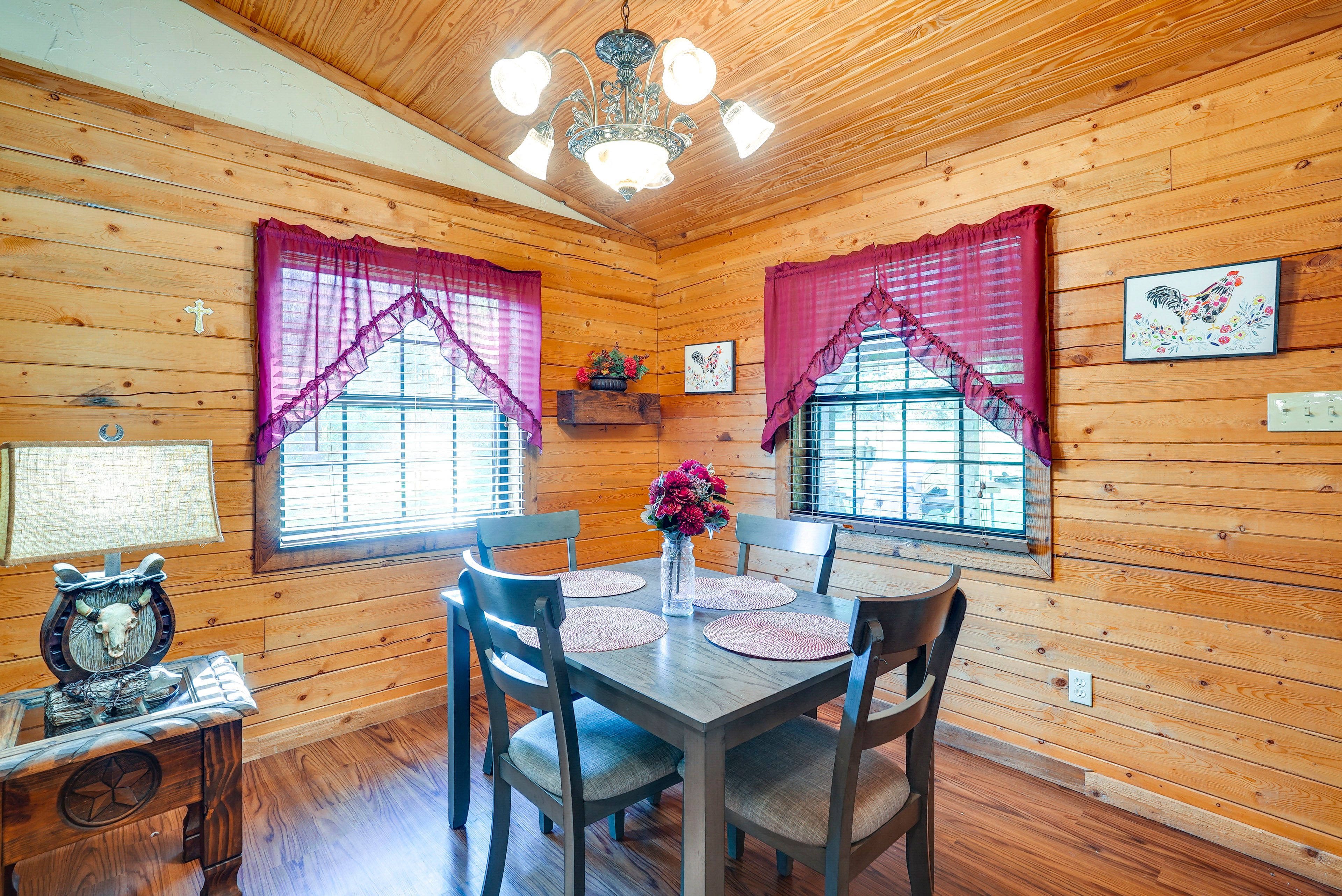 Dining Area | Dishware & Flatware Provided