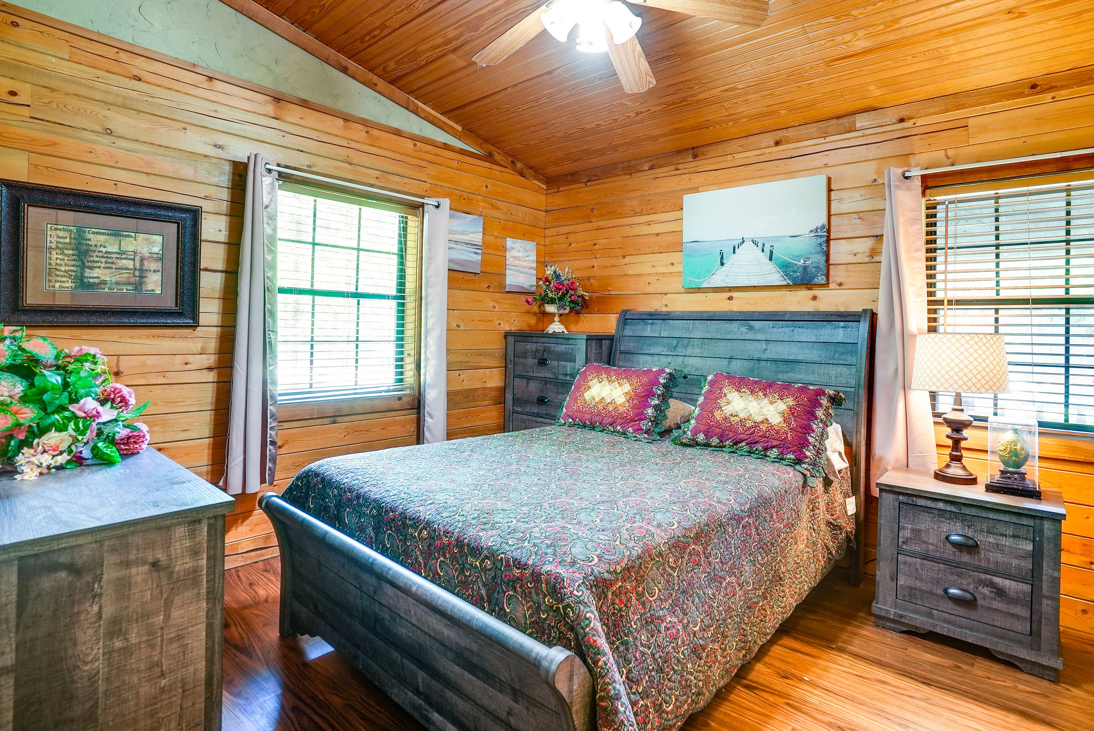 Bedroom | Queen Bed | Linens Provided