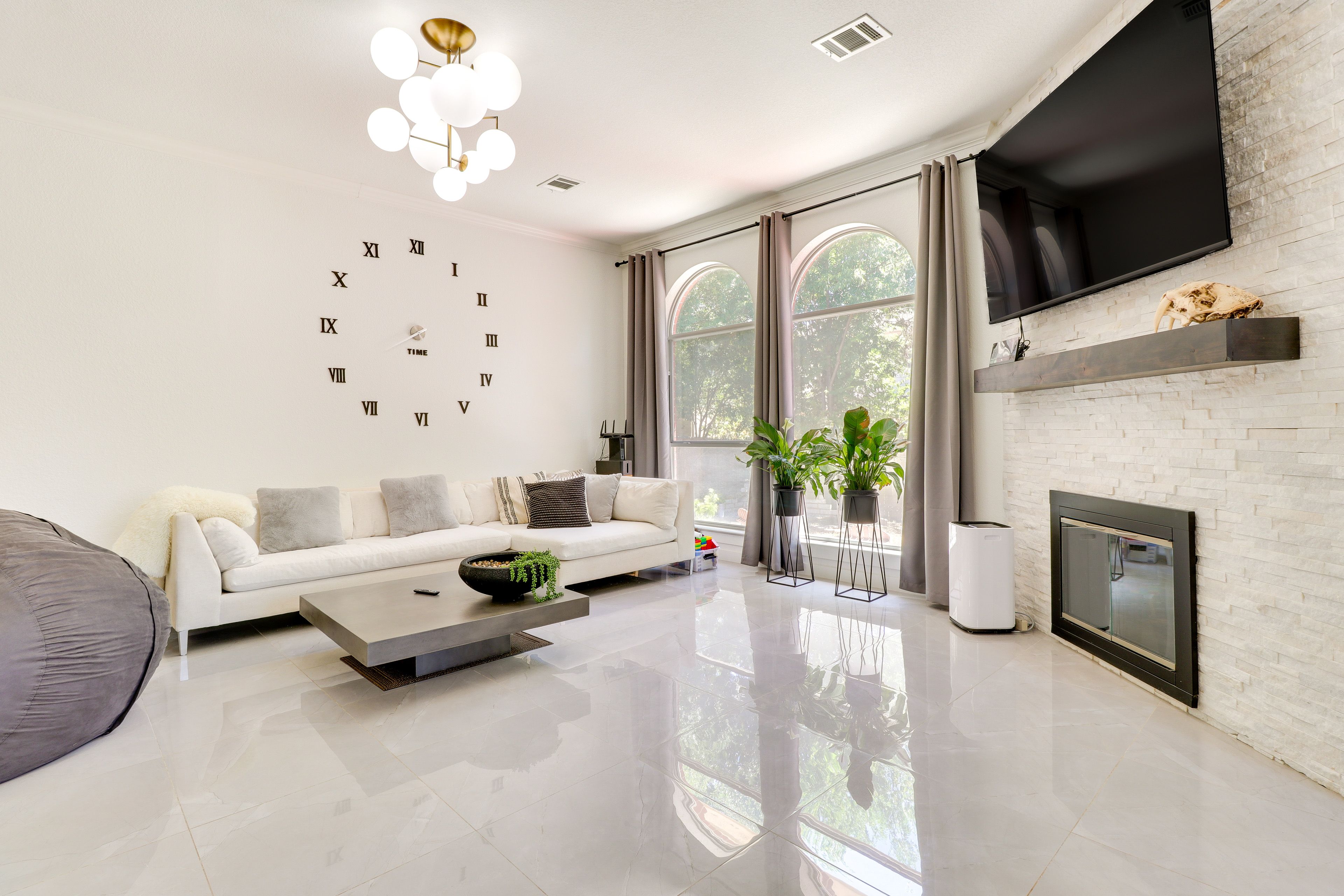 Living Room | Central A/C & Heat | Fireplace | Smart TV