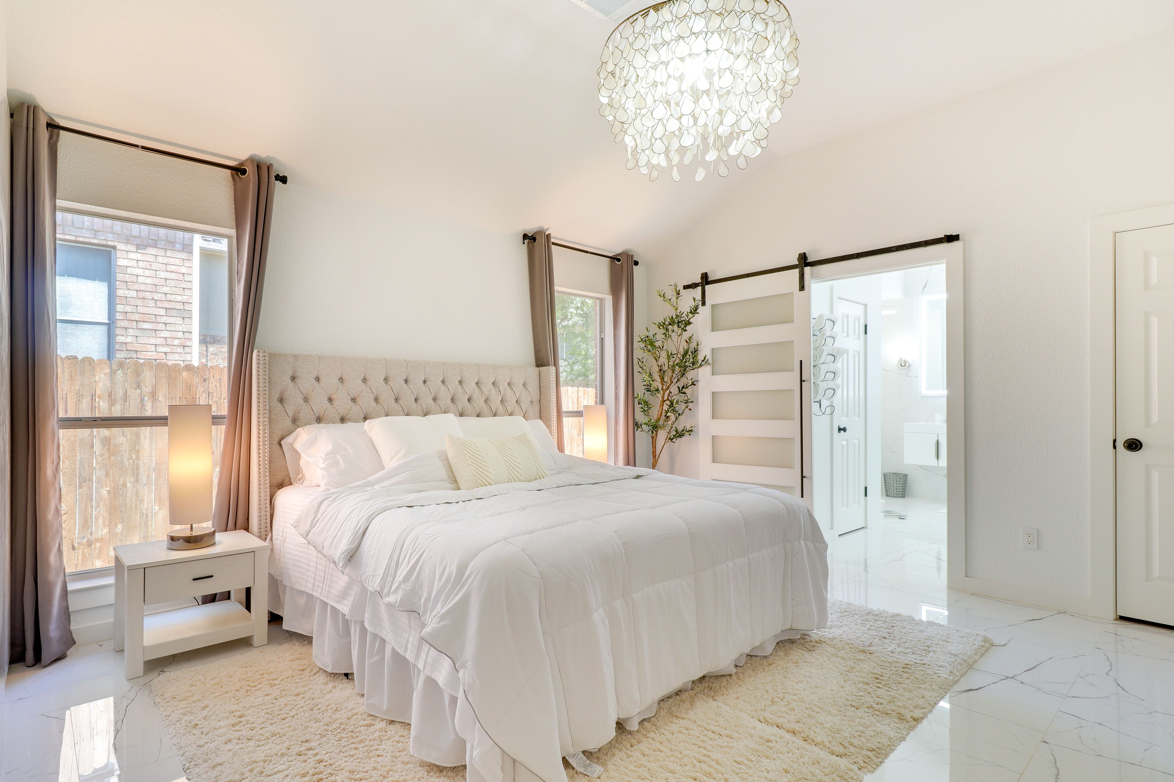 Bedroom 1 | King Bed