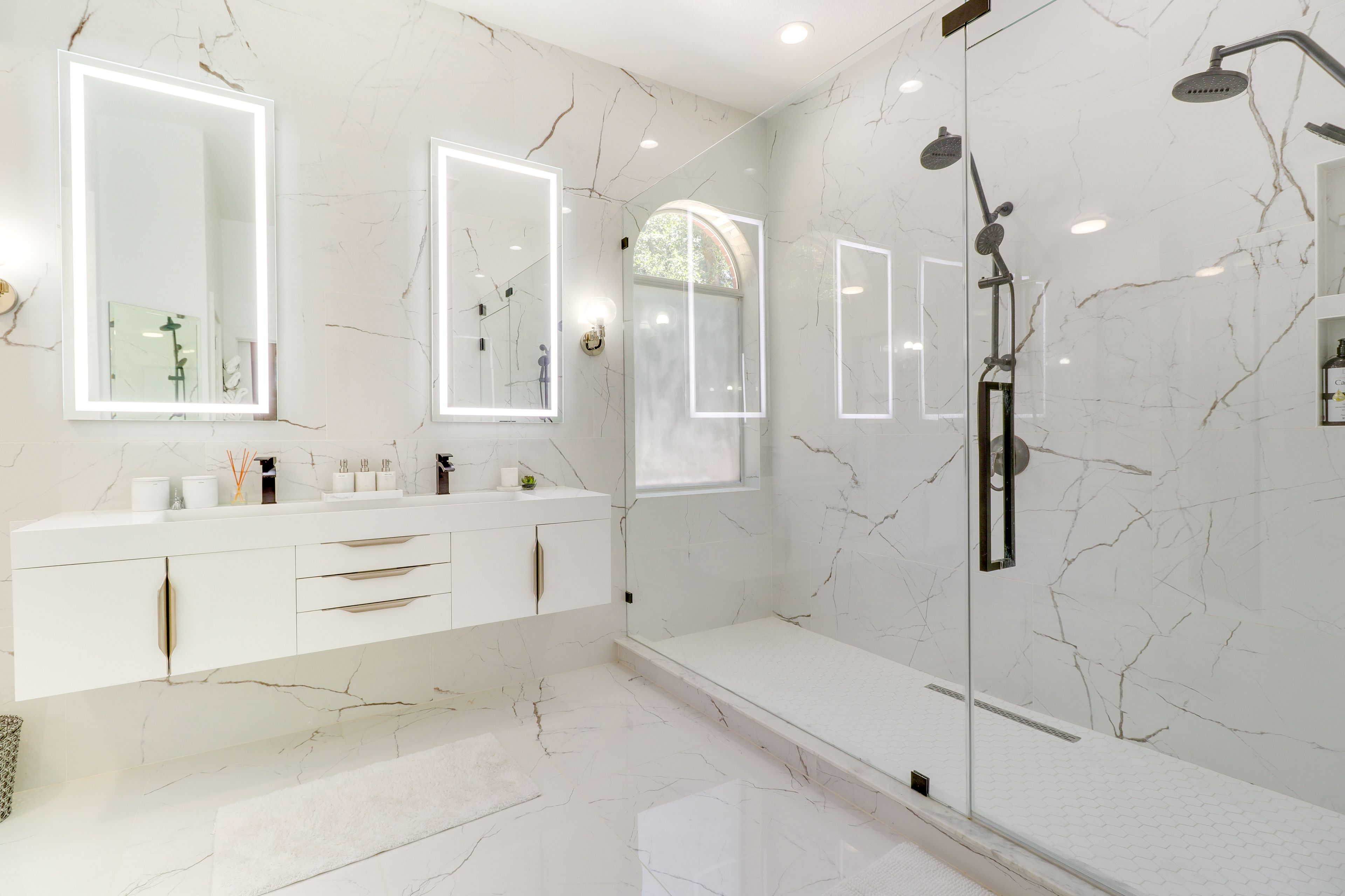 En-Suite Bathroom | Complimentary Toiletries | Towels Provided