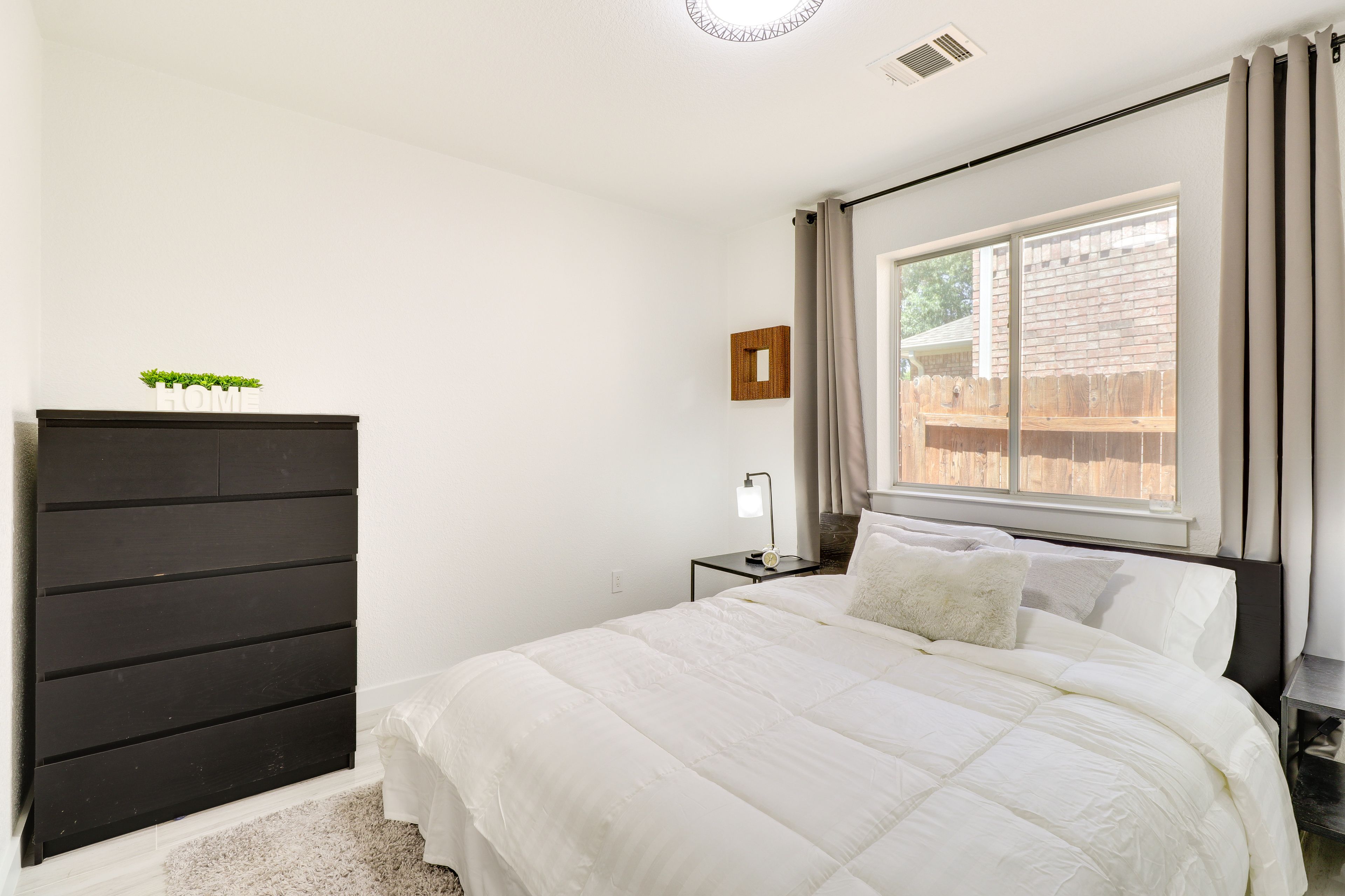 Bedroom 2 | Queen Bed