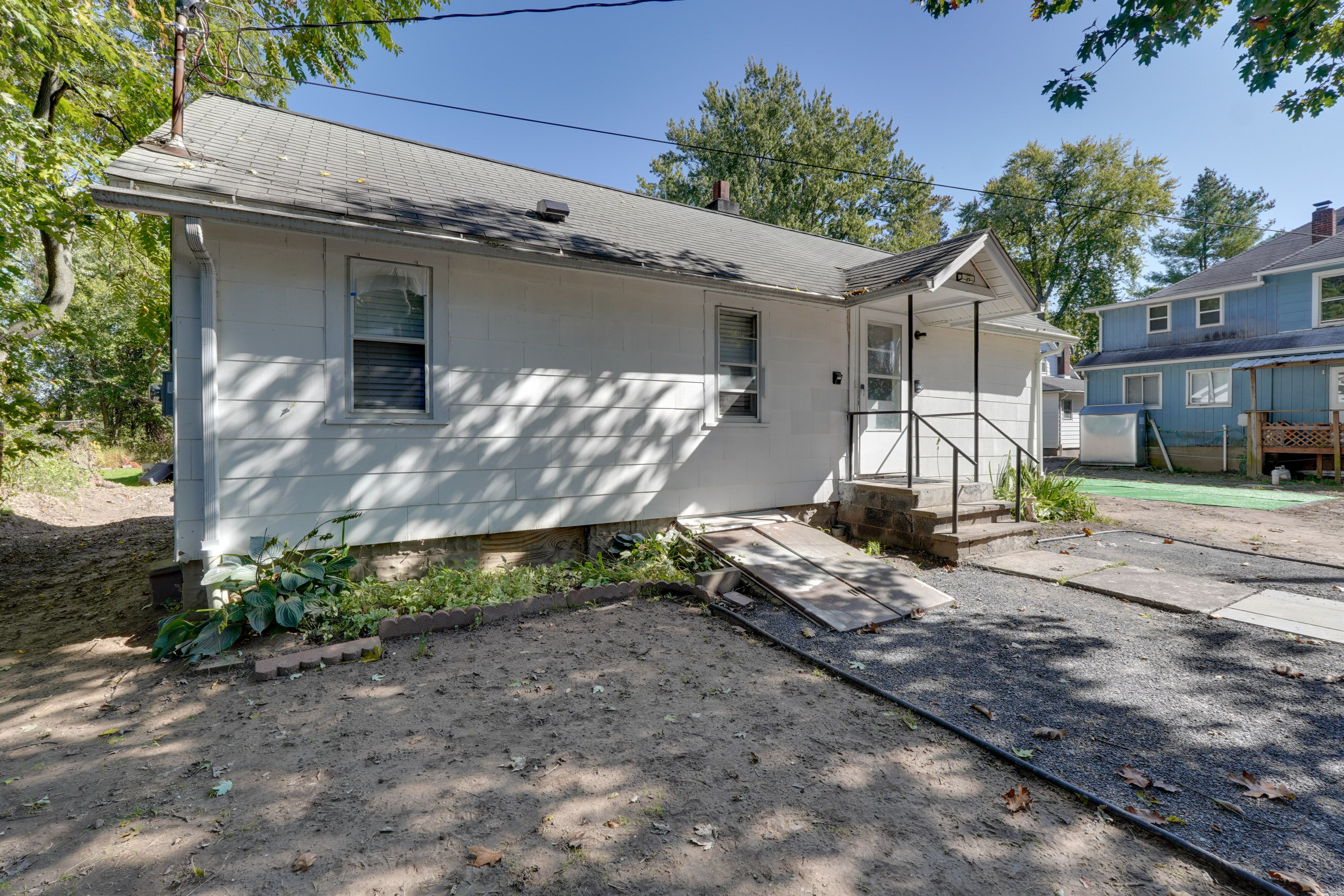 Kingston Vacation Rental | 1BR | 1BA | Steps Required | 400 Sq Ft