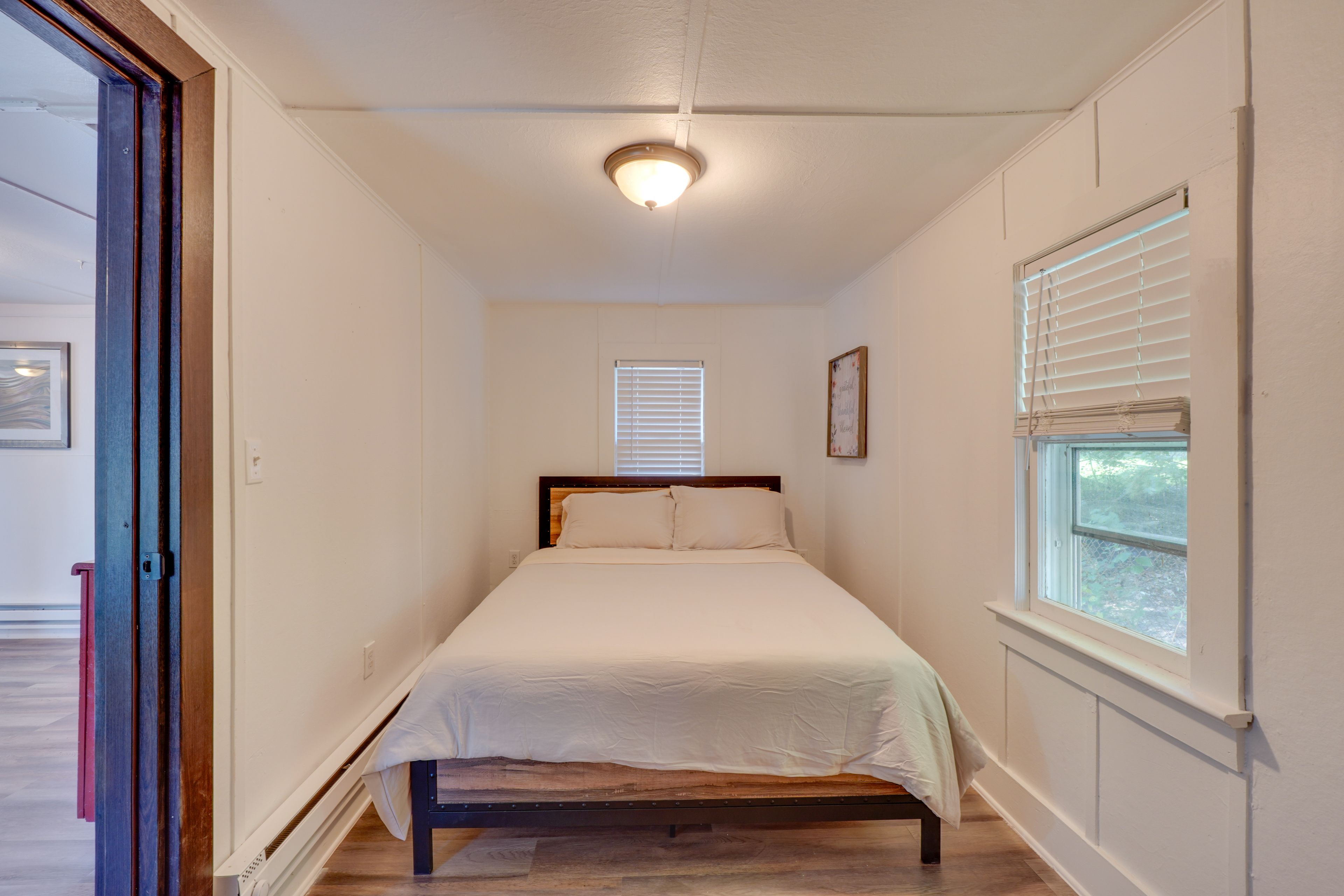 Bedroom | Queen Bed | Linens Provided | Window A/C