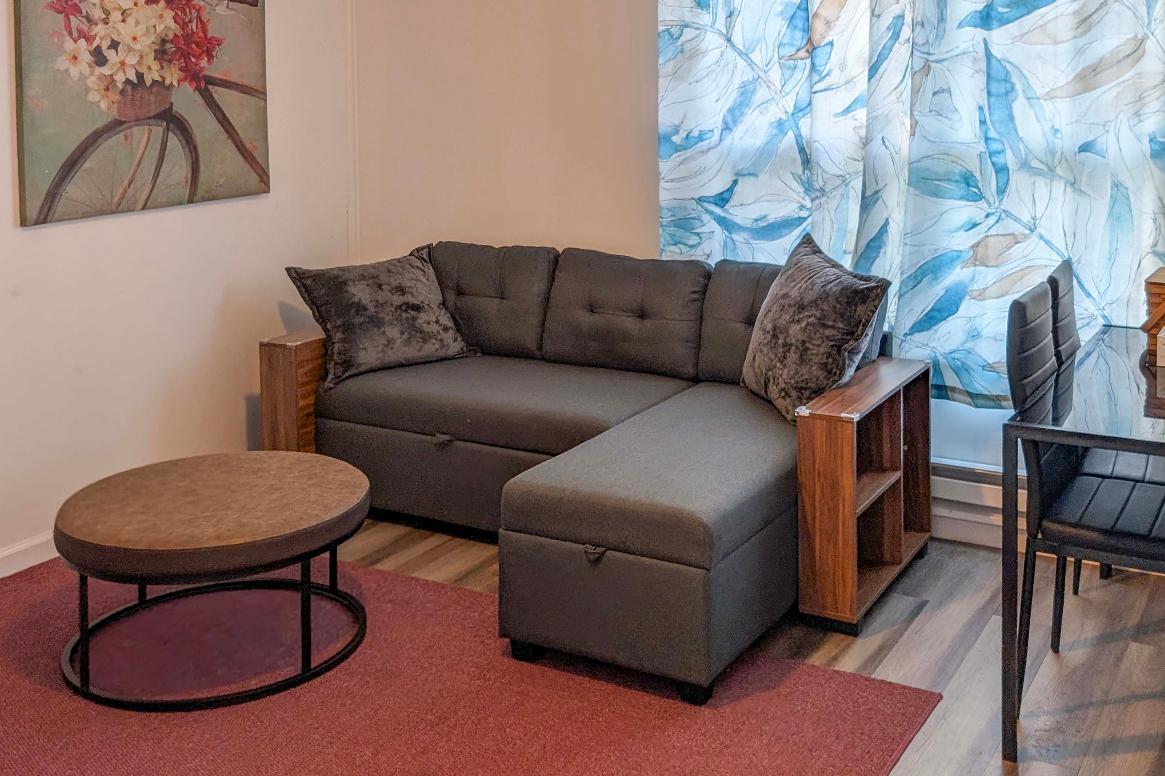 Living Room | Sleeper Sofa | Dining Area