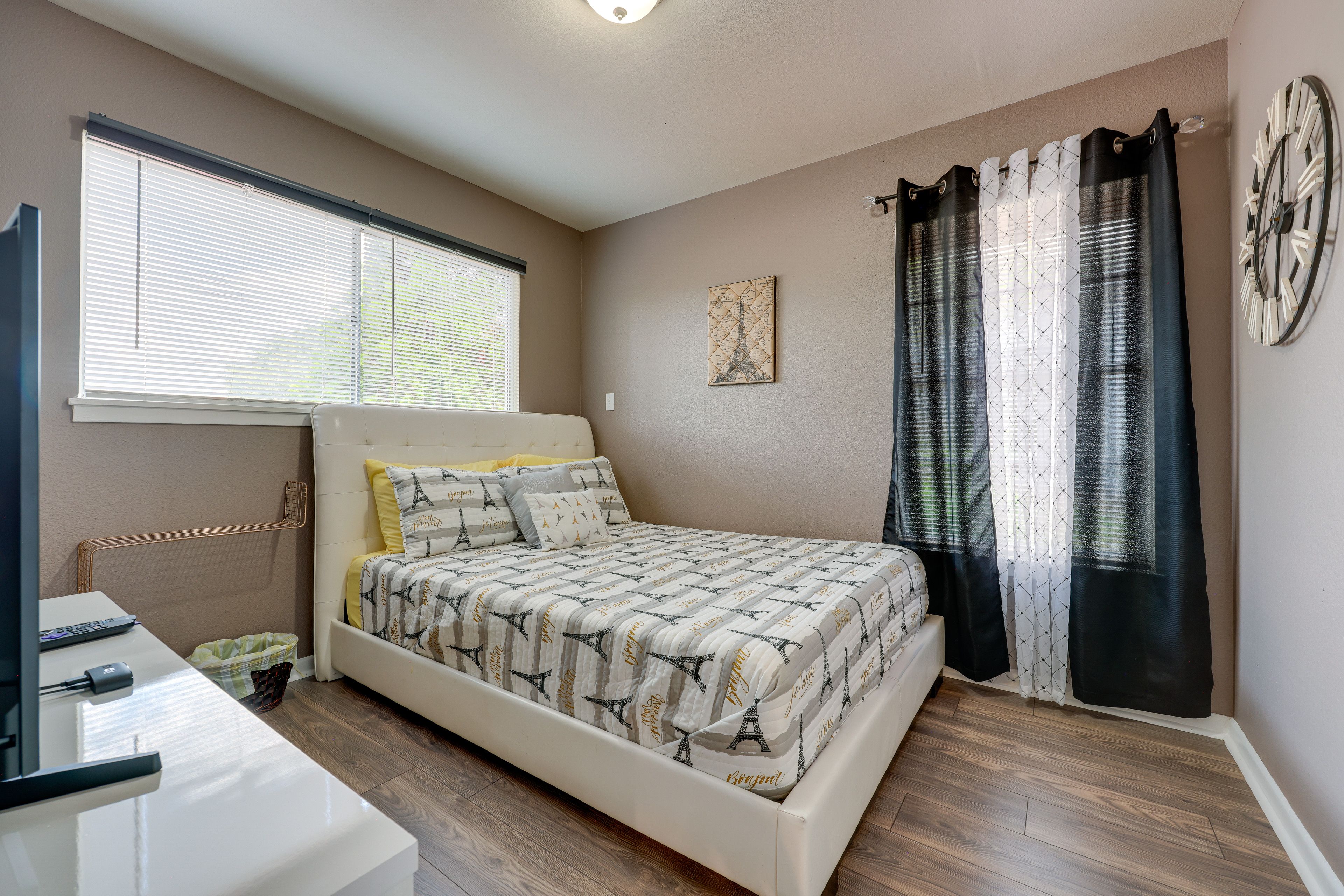Bedroom 4 | Queen Bed | Smart TV