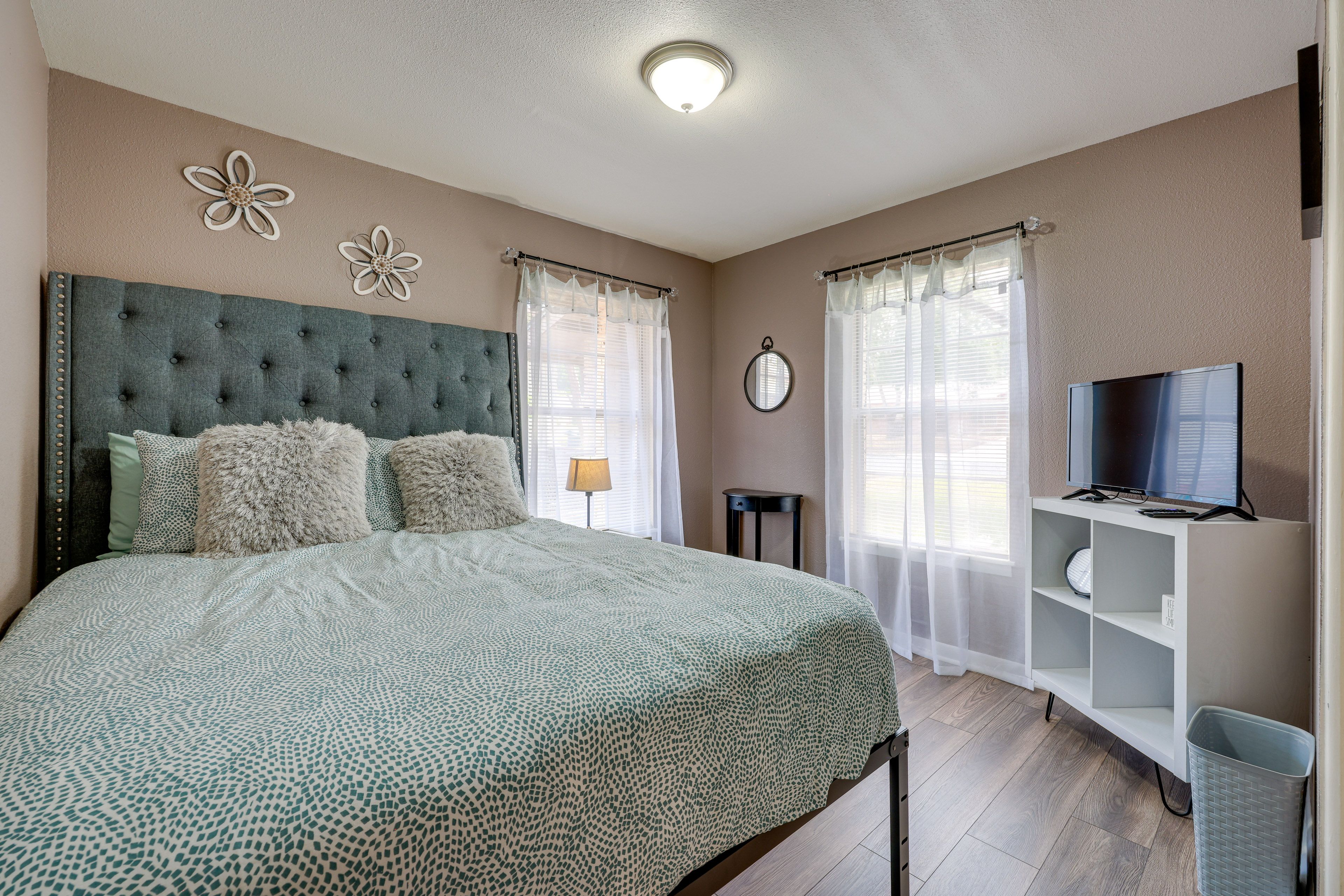 Bedroom 3 | Queen Bed | Smart TV