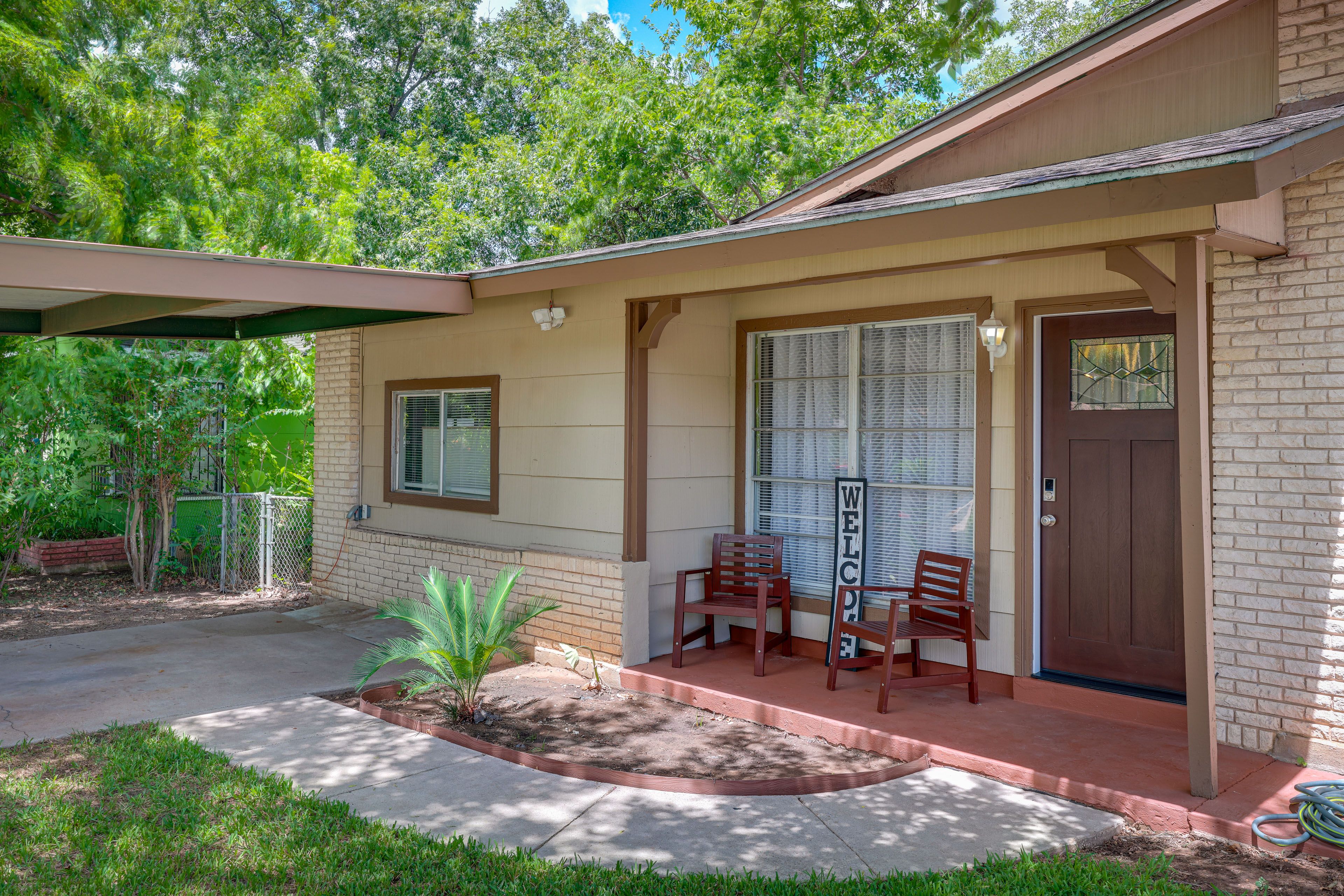 Home Exterior | Single Story