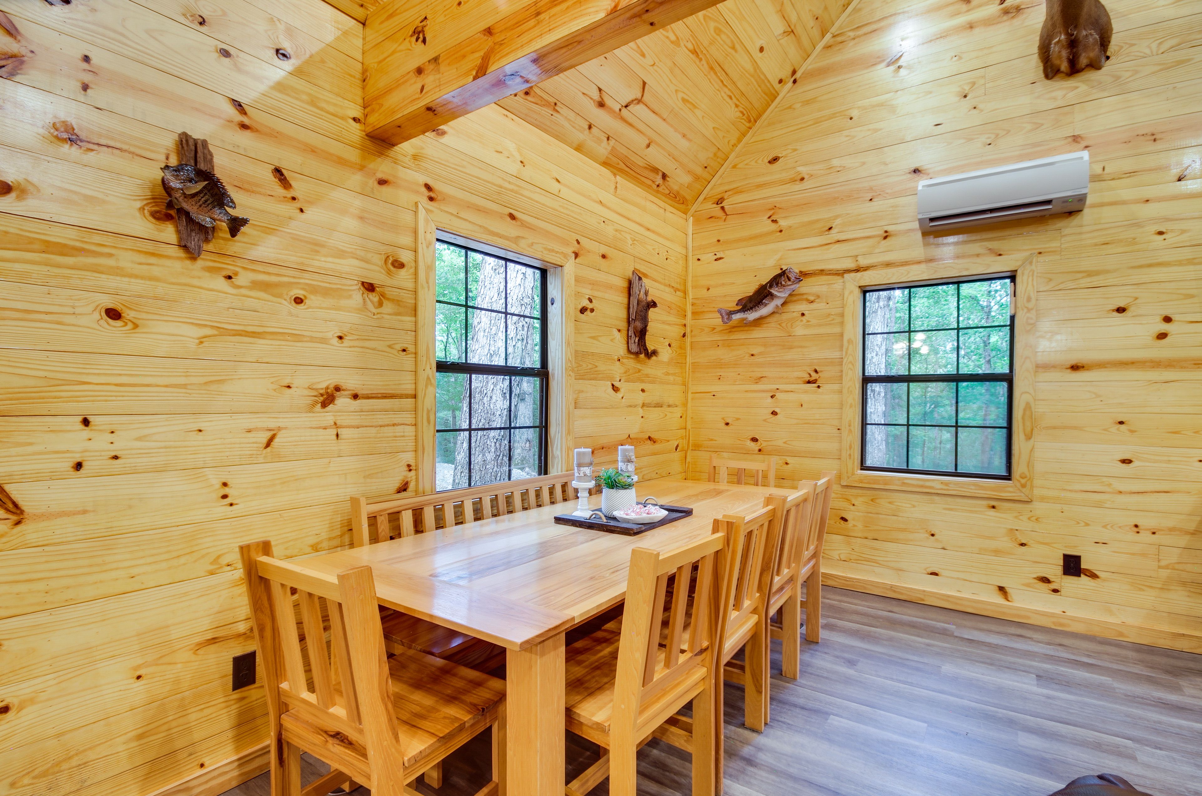 Dining Table | Dishware Provided
