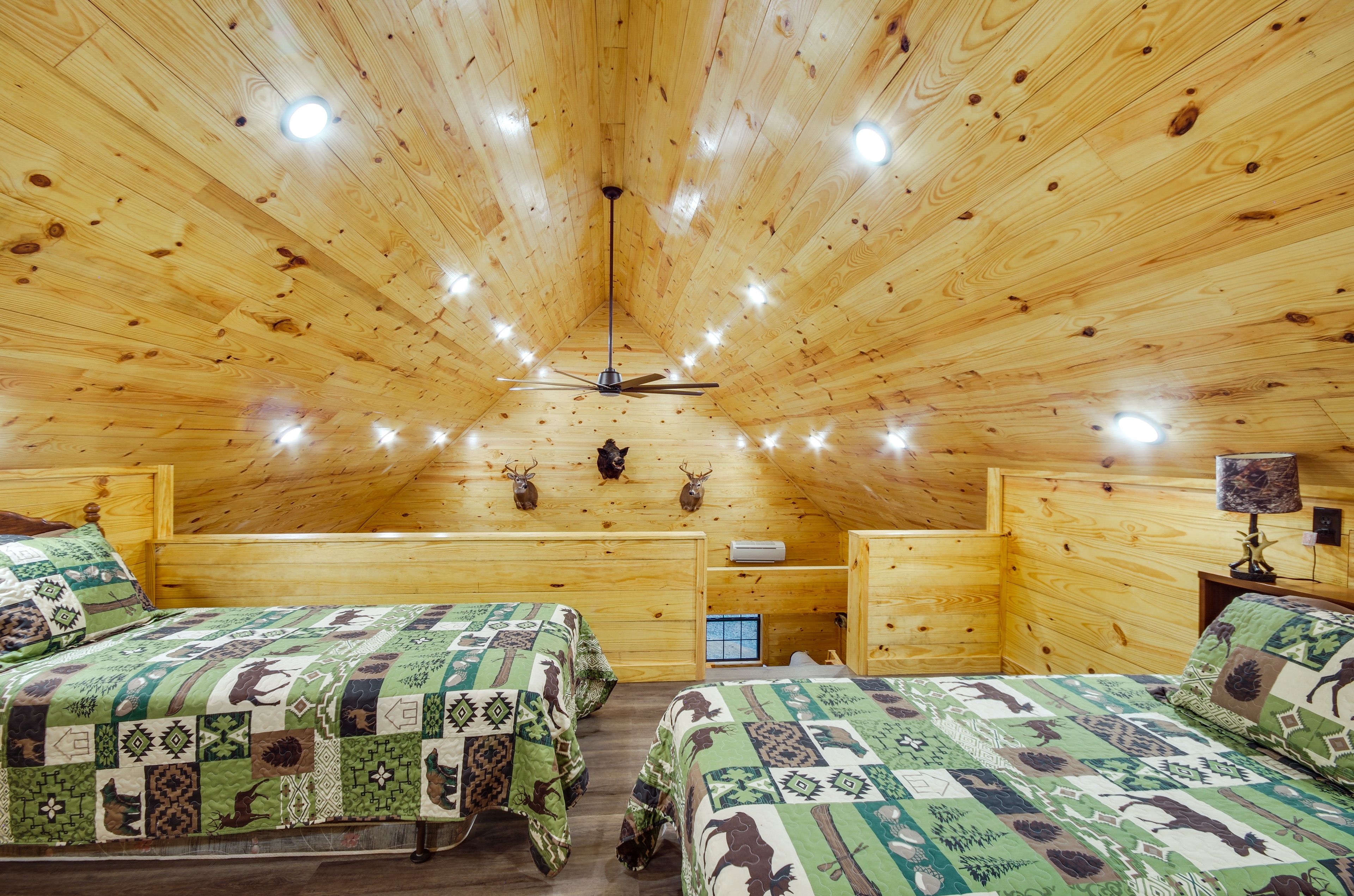 Loft | 4 Twin Beds