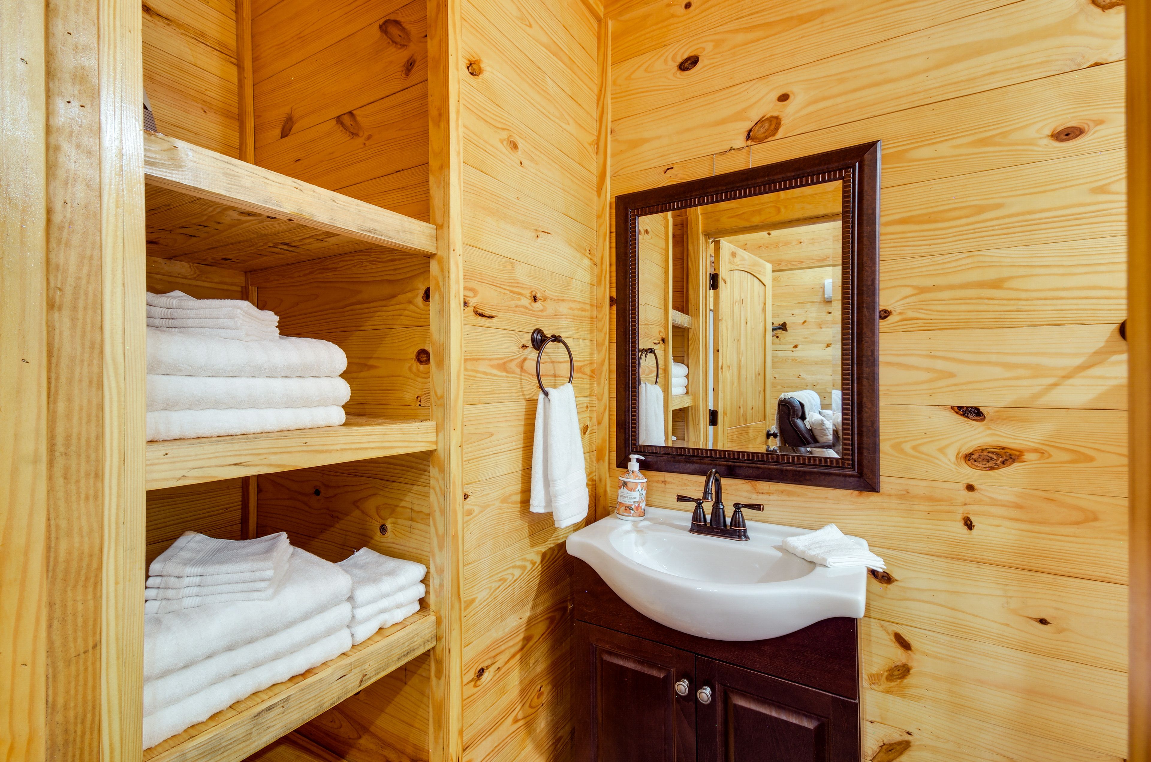 Full Bathroom | Towels & Linens Provided