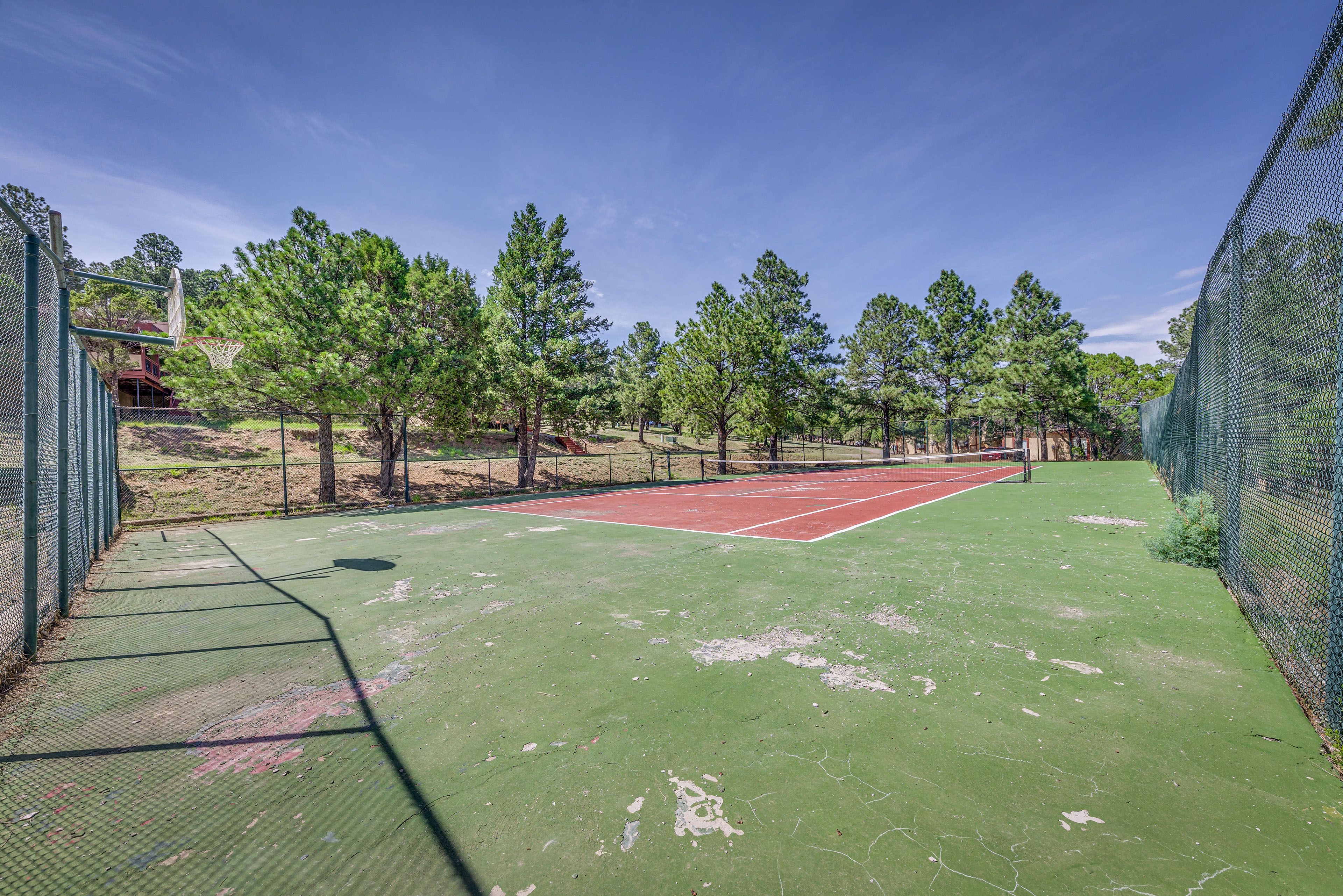 Community Amenities | Tennis & Basketball Court