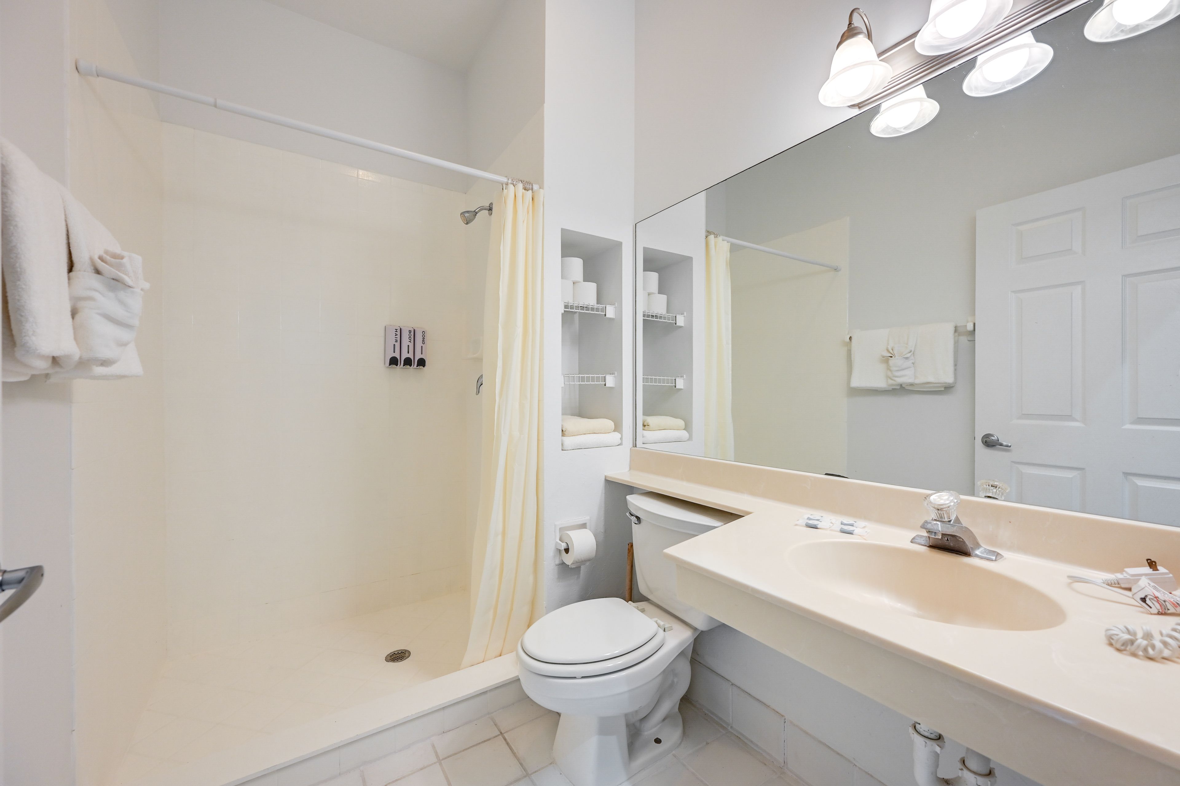 Full Bathroom | Complimentary Toiletries
