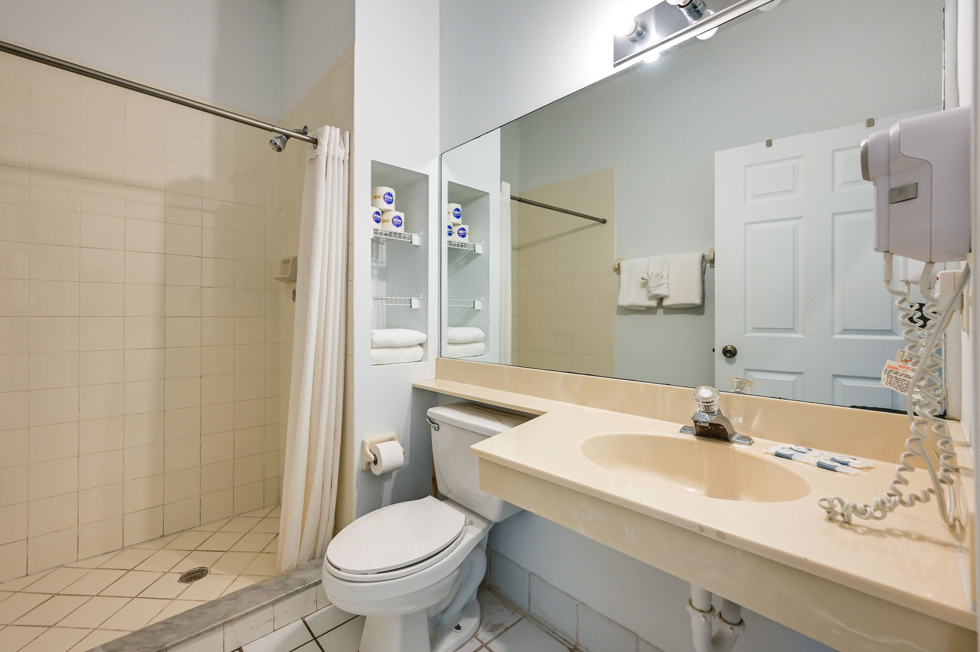 Full Bathroom | Towels Provided | Hair Dryer