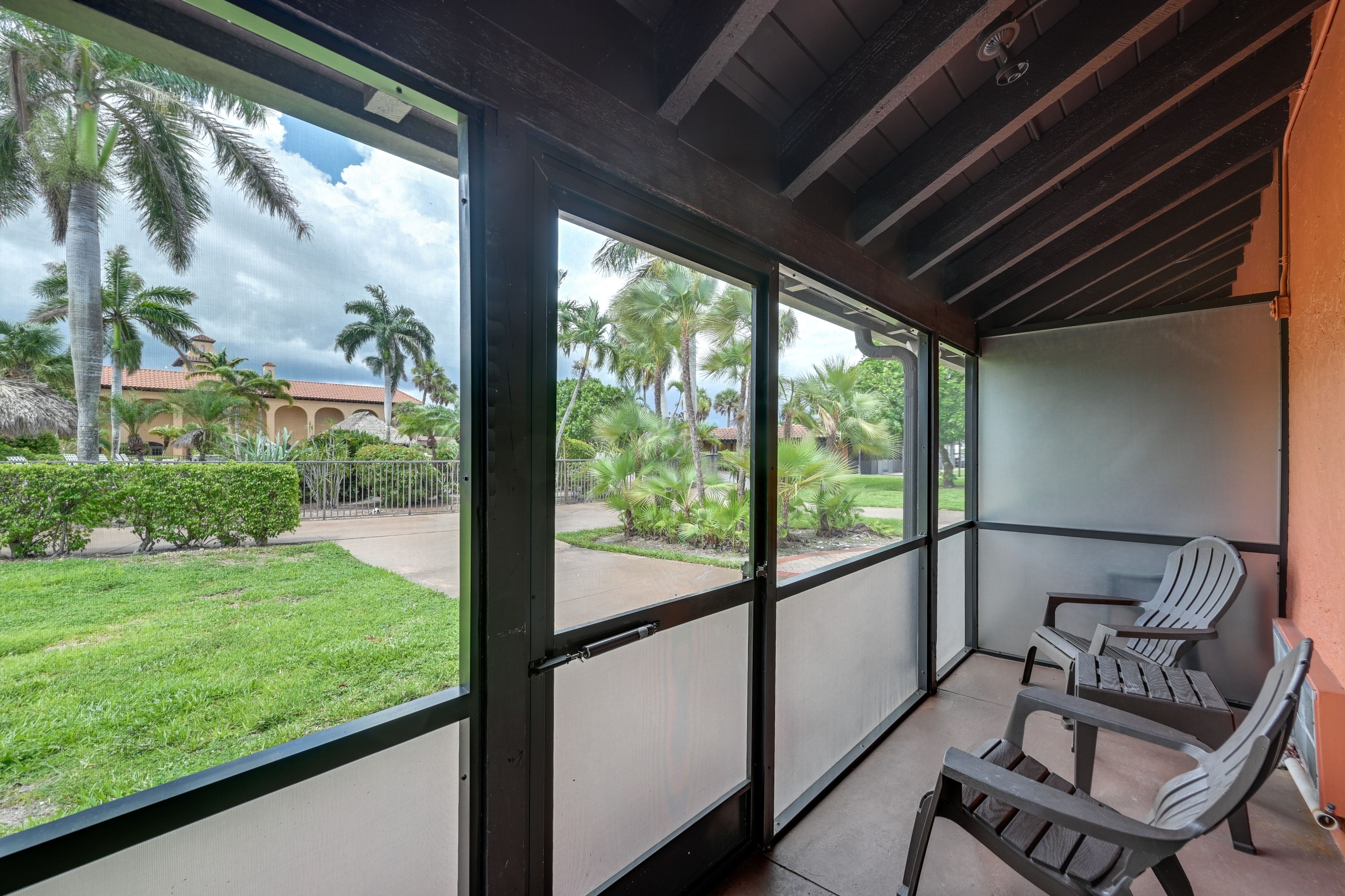 Naples Vacation Rental | Studio | 1BA | 280 Sq Ft | 1 Step Required
