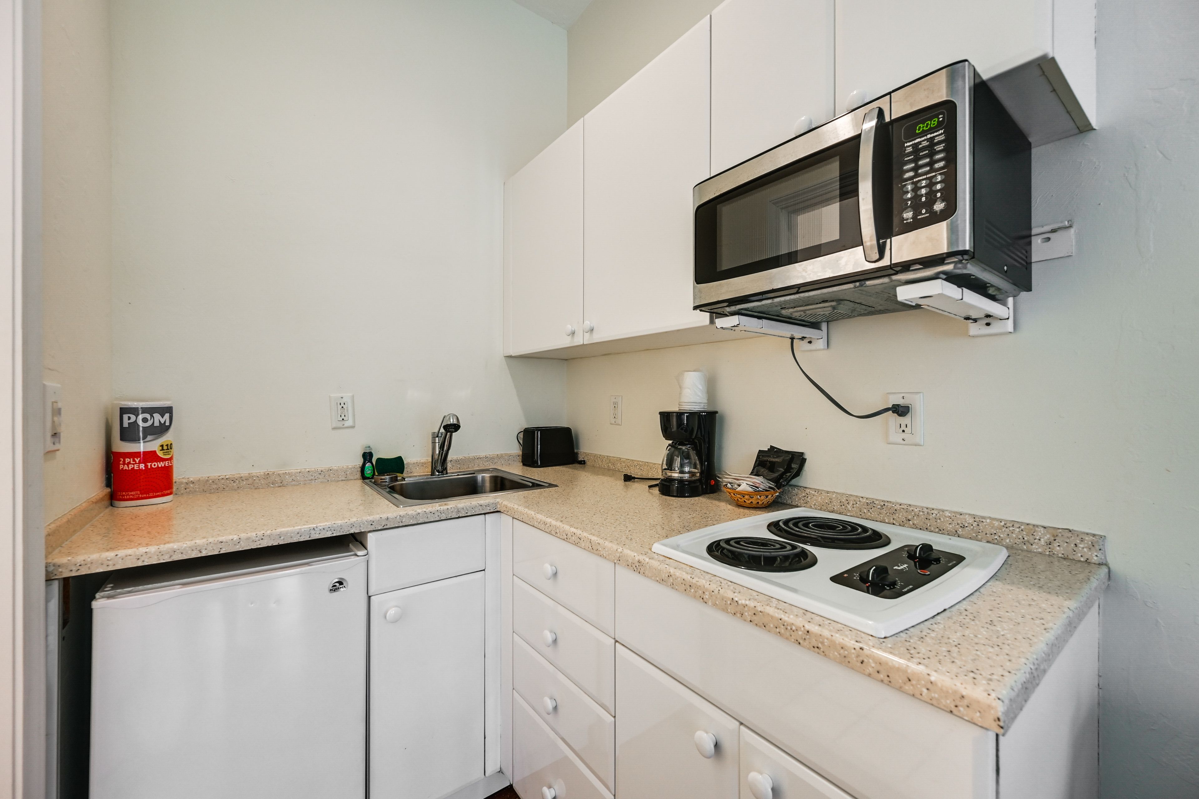 Kitchenette | Coffee Maker | Toaster