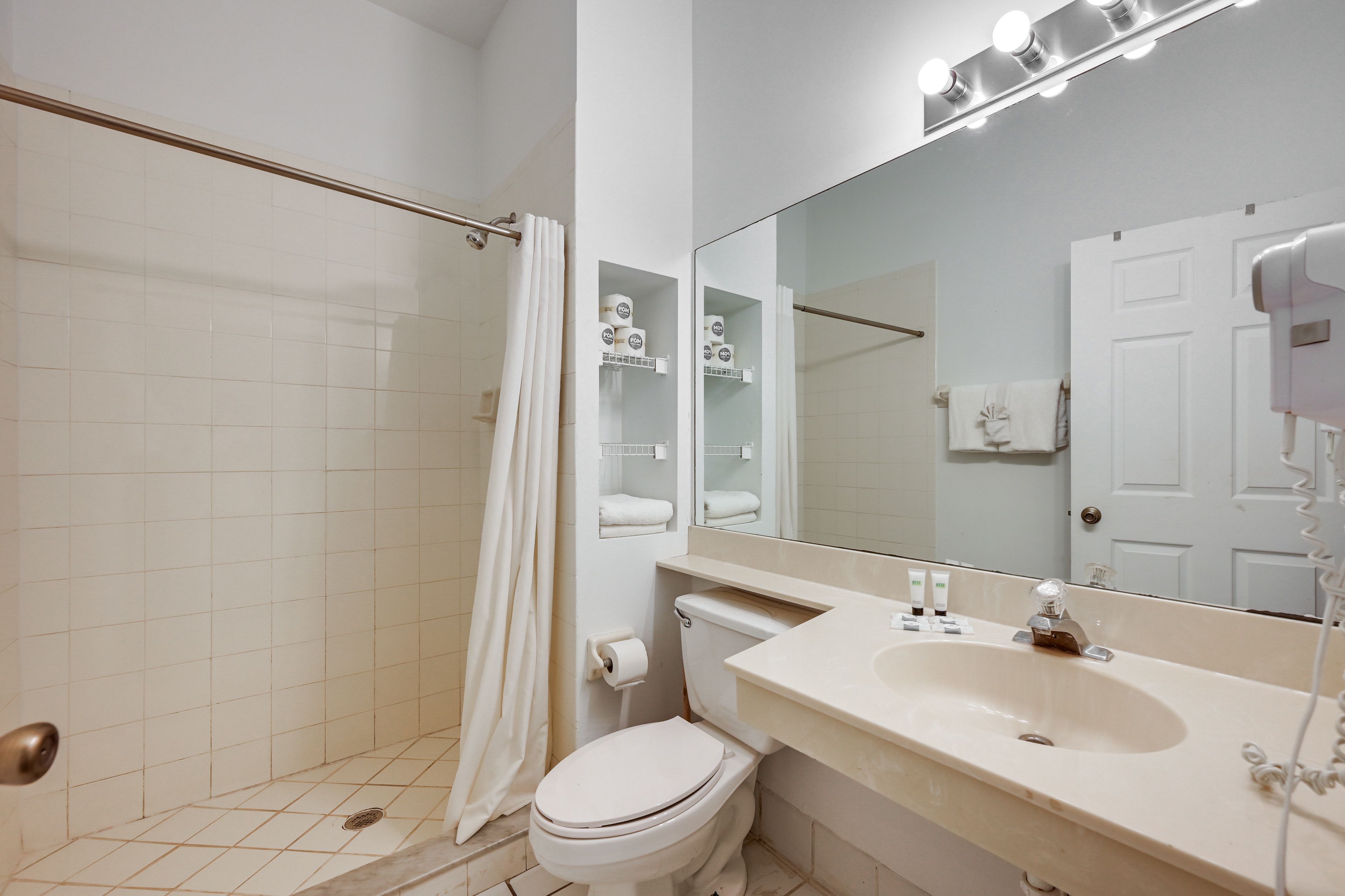 Full Bathroom | Towels Provided | Hair Dryer