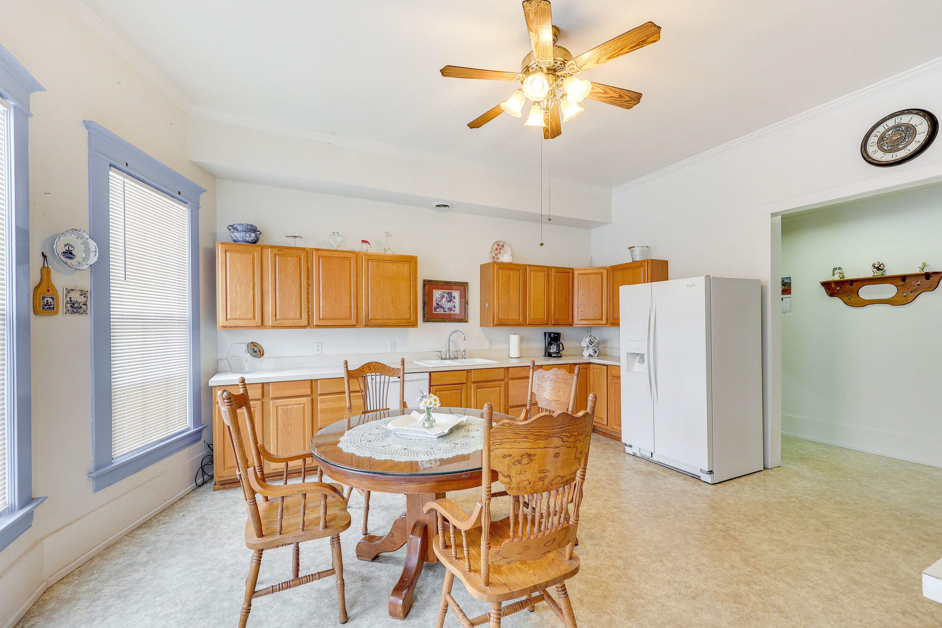 Dining Area & Kitchen | Drip Coffee Maker | Toaster | High Chair