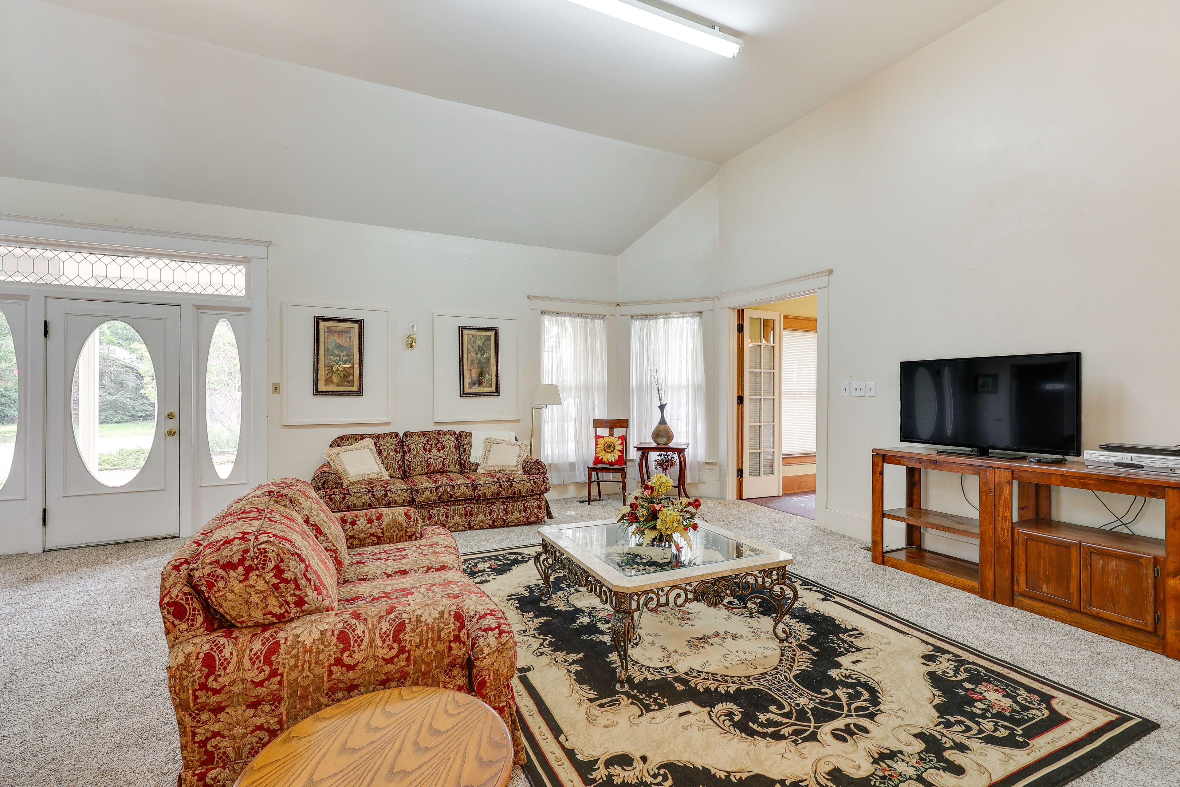 Living Room | 1st-Floor Unit | DVD Player | Free WiFi | Central A/C