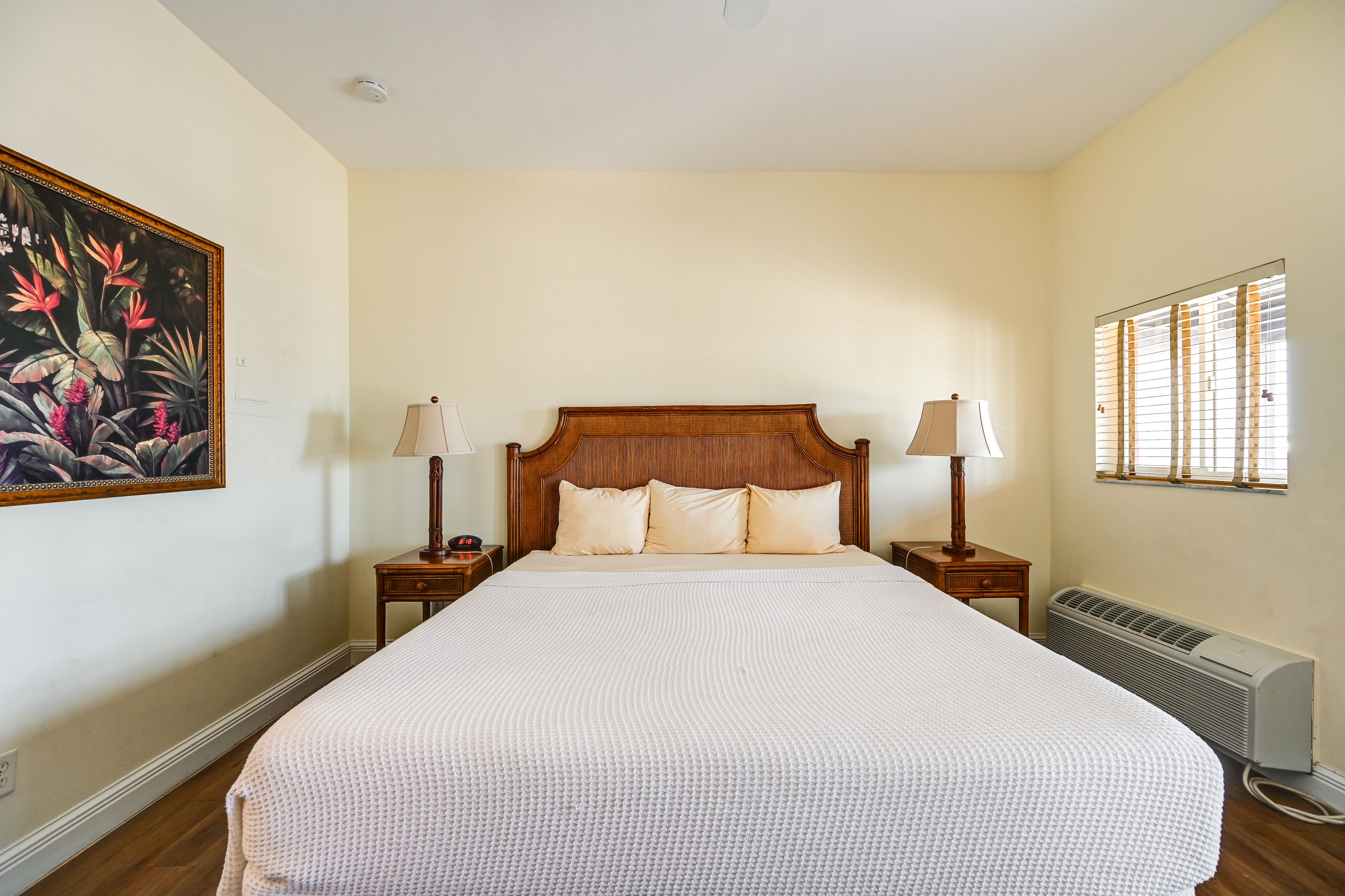 Studio | Living Area | Full Bed | Linens Provided