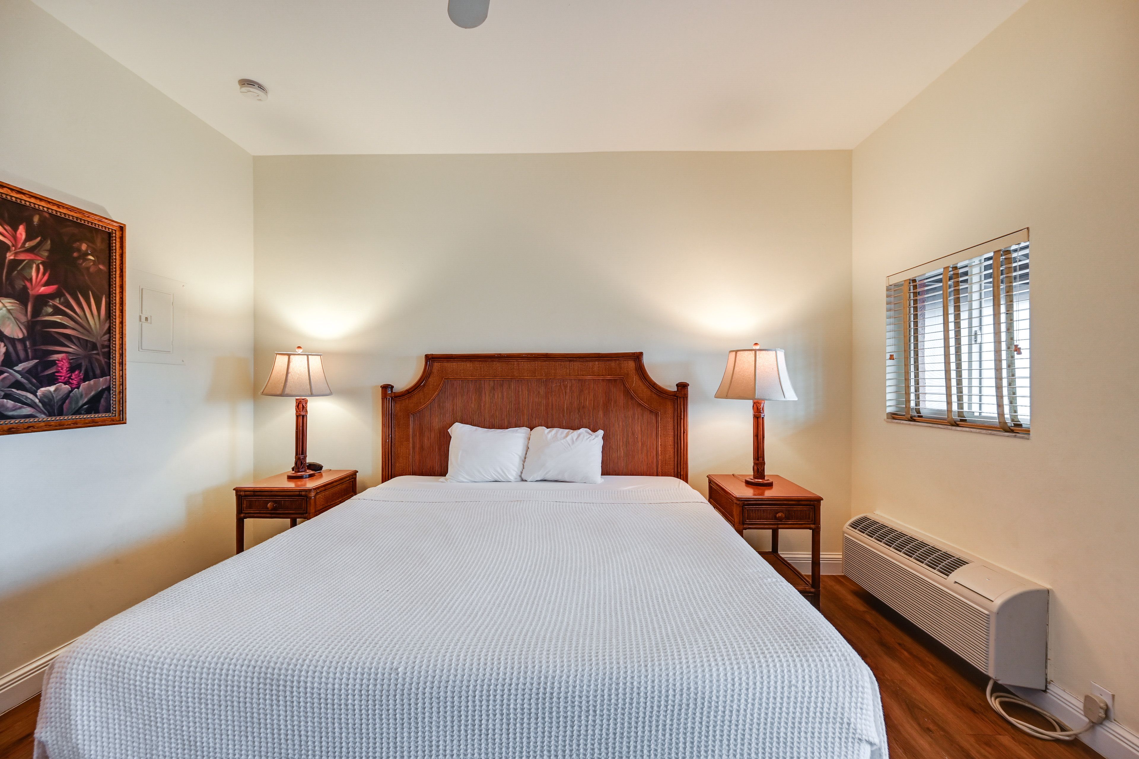 Studio | Living Area | Full Bed | Linens Provided