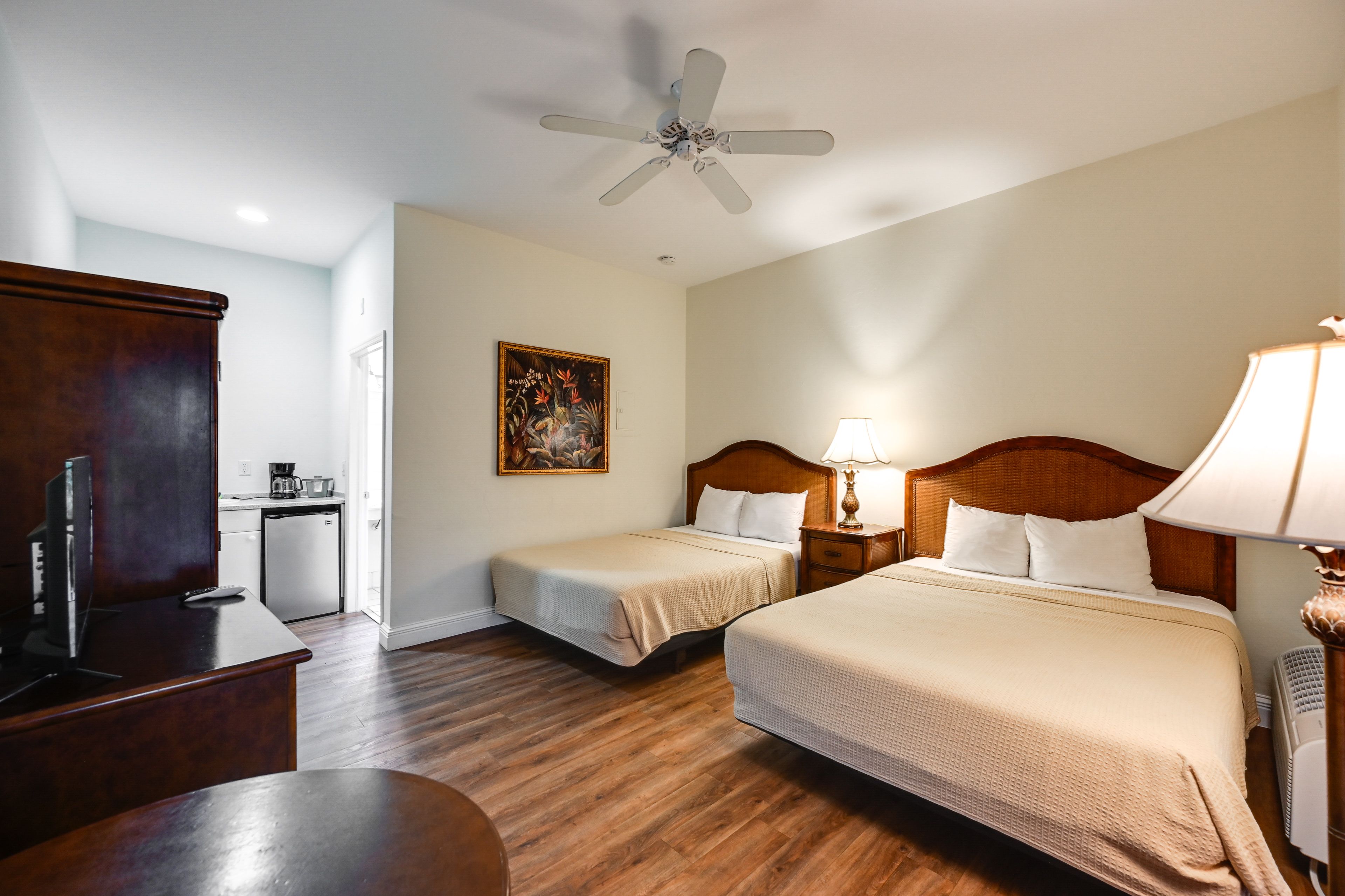 Studio | 2 Queen Beds | Linens & Towels Provided | Smart TV | Free WiFi
