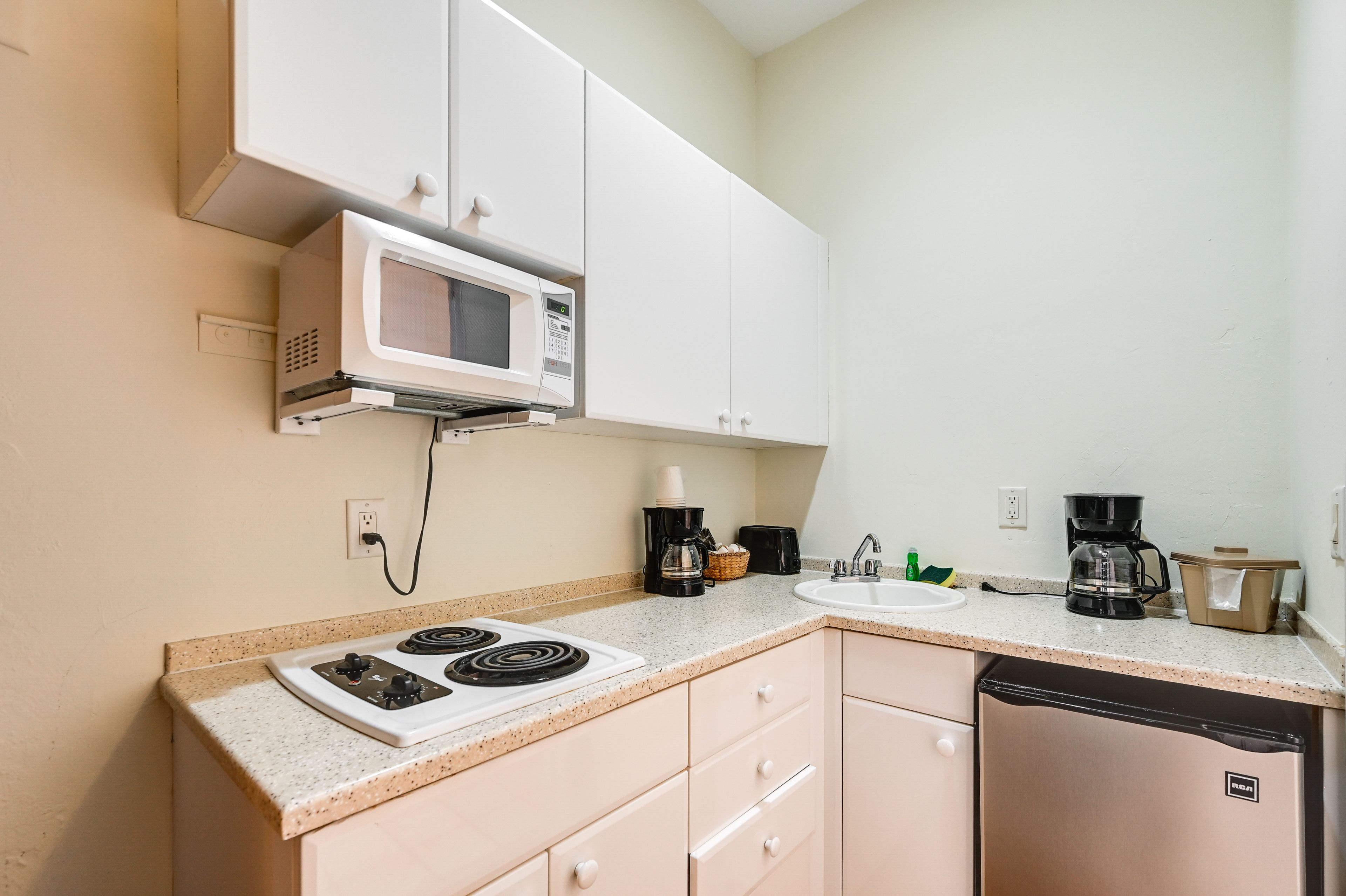 Kitchenette | Mini Fridge | Coffee Maker