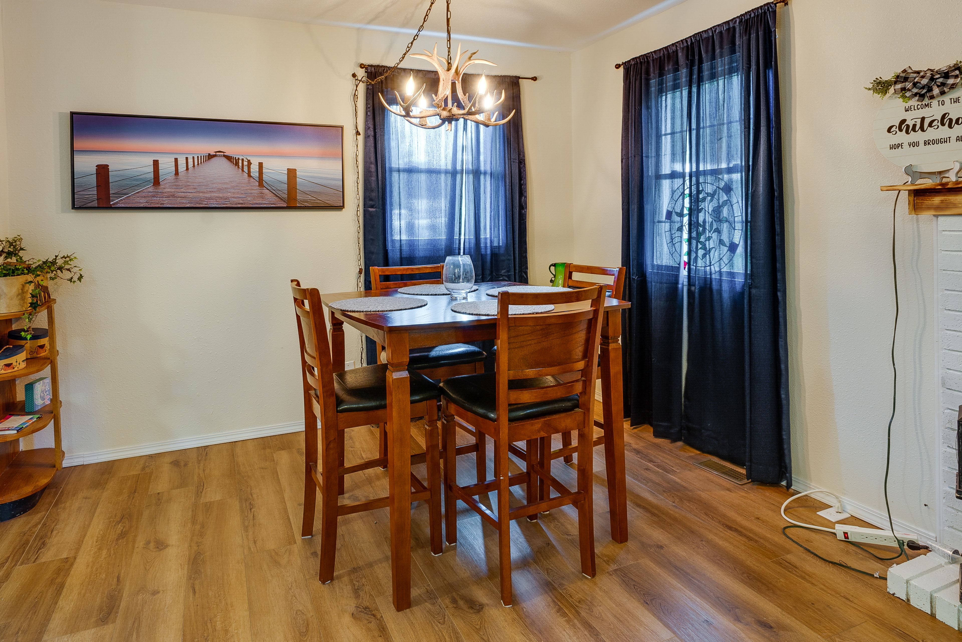 Dining Area | Dishware & Flatware Provided