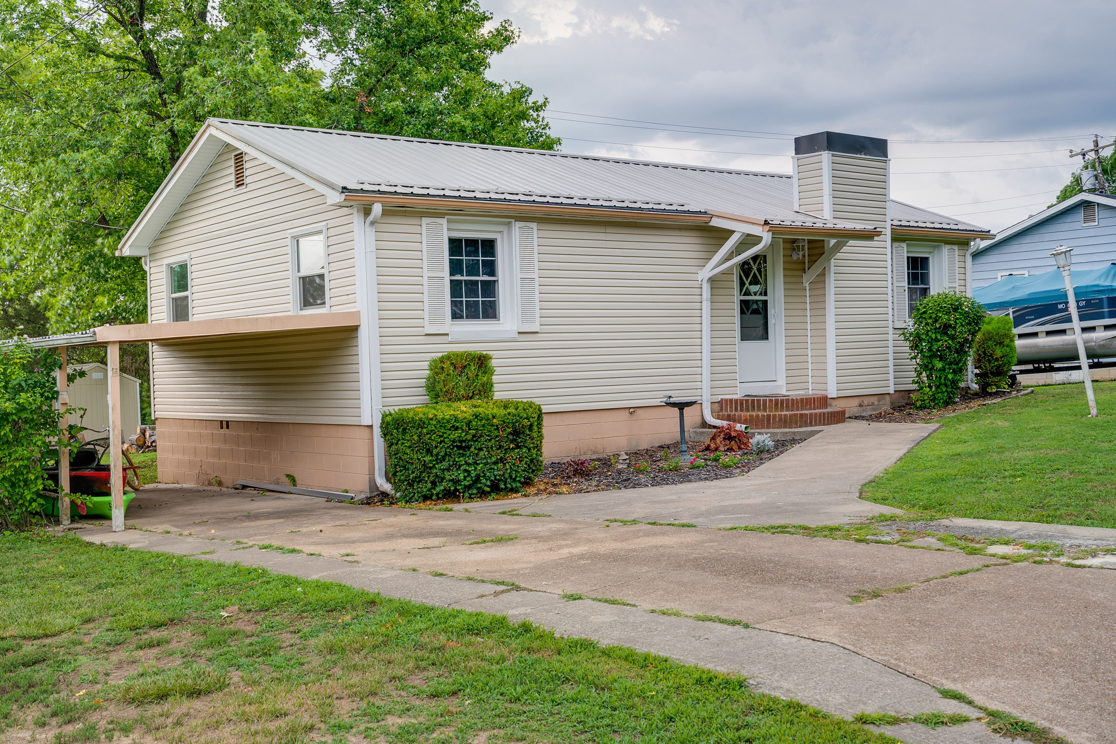 Parking | Carport (1 Vehicle) | Driveway (2 Vehicles)