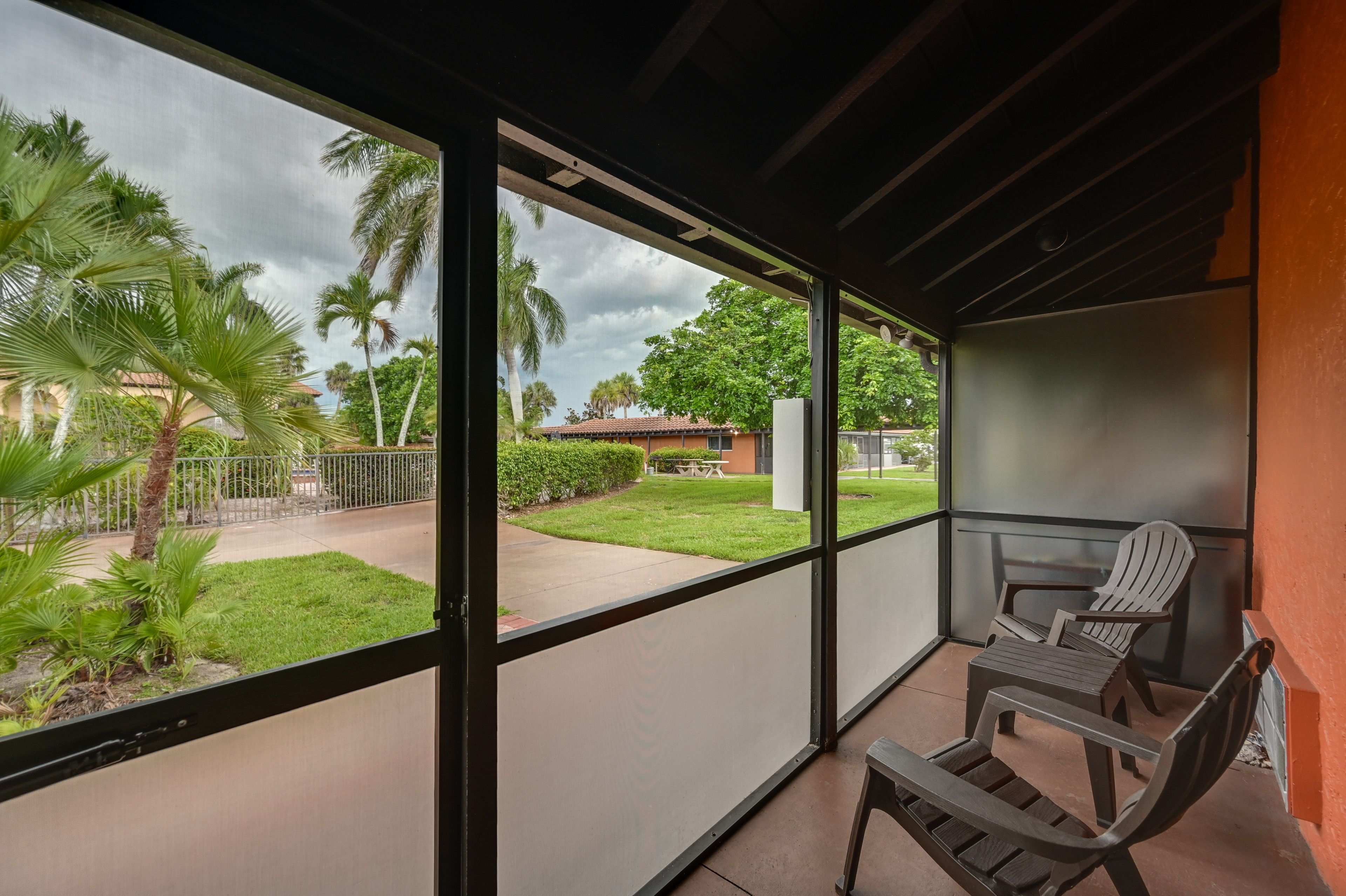 Screened Patio | Self Check-In