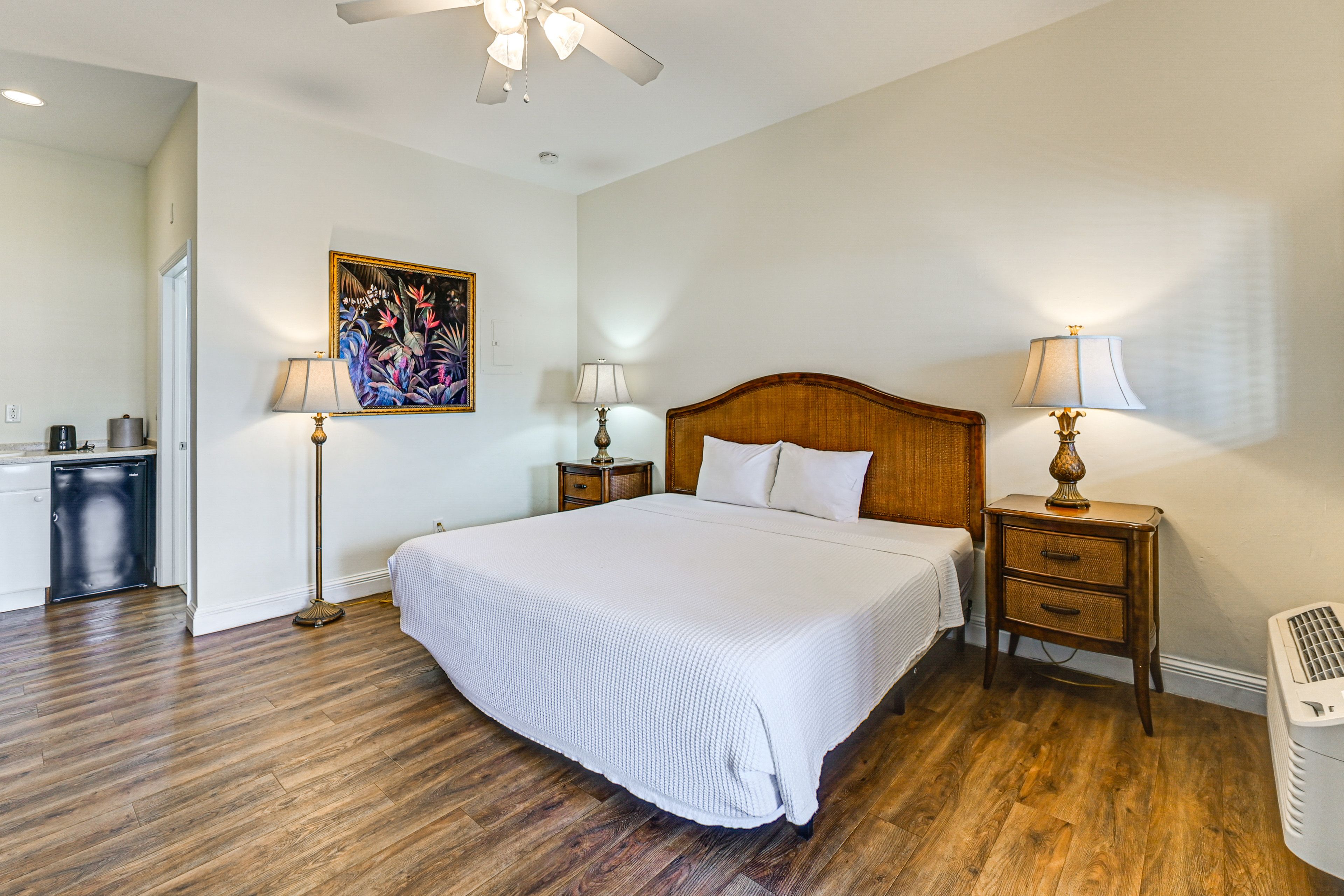 Naples Vacation Rental | Studio | 1BA | Step Required | 280 Sq Ft