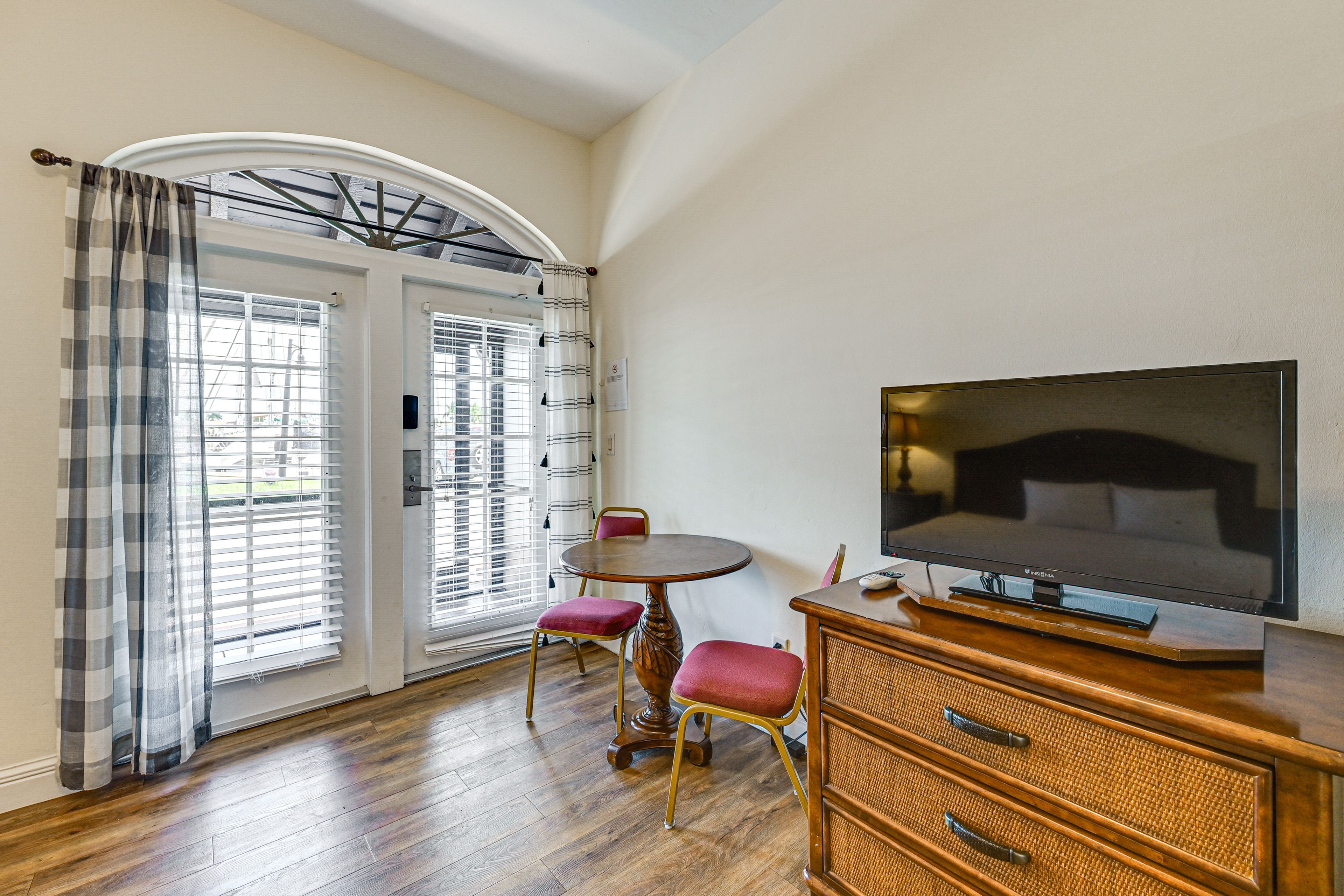Living Area | Smart TV | Wall A/C Unit | Dining Table
