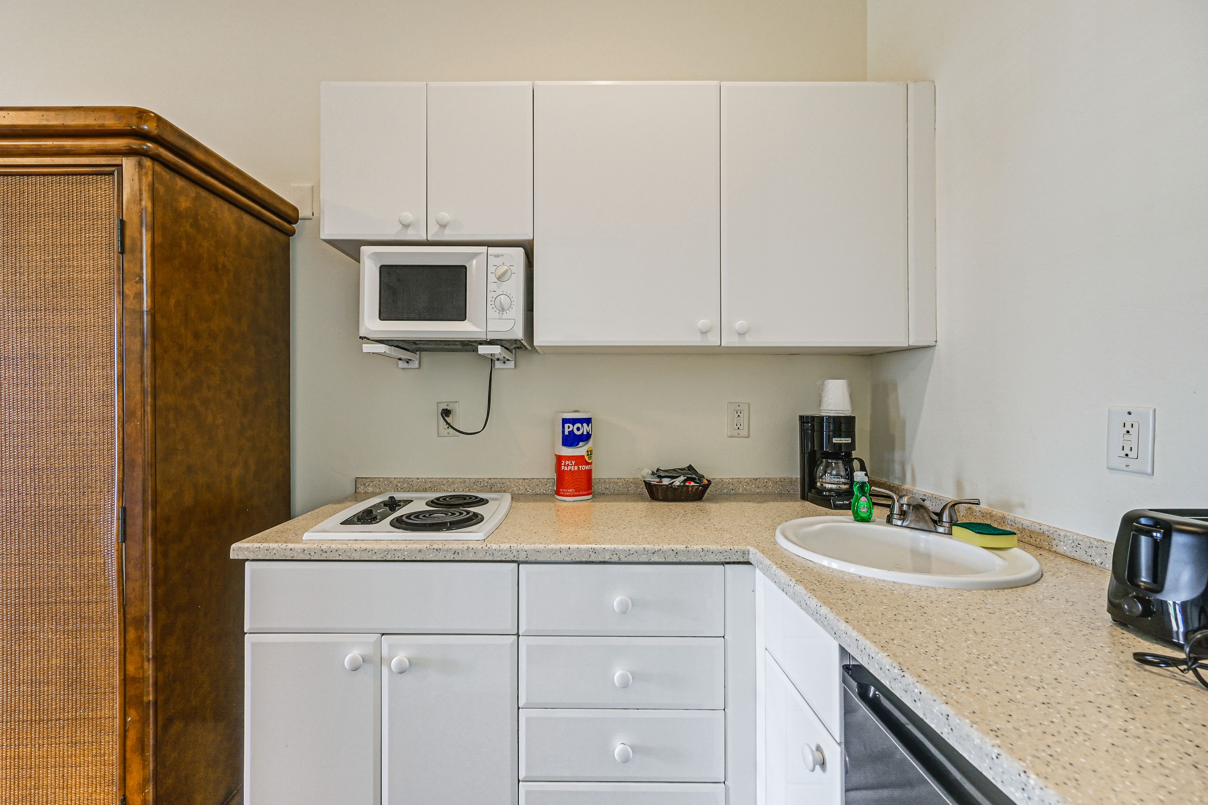 Kitchenette | Cooking Basics | Mini Fridge