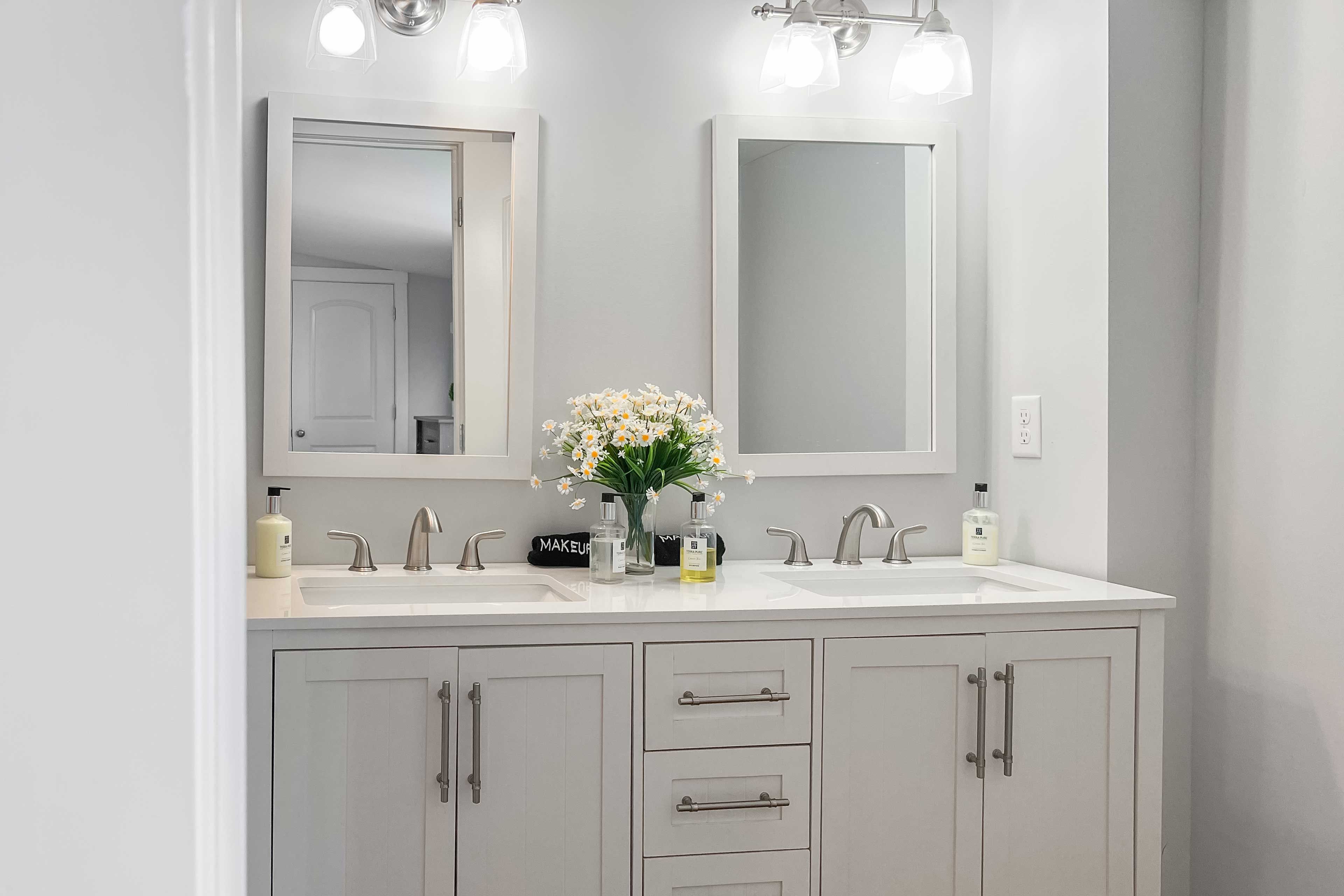 En-Suite Bathroom | Towels | Hair Dryer | Complimentary Toiletries