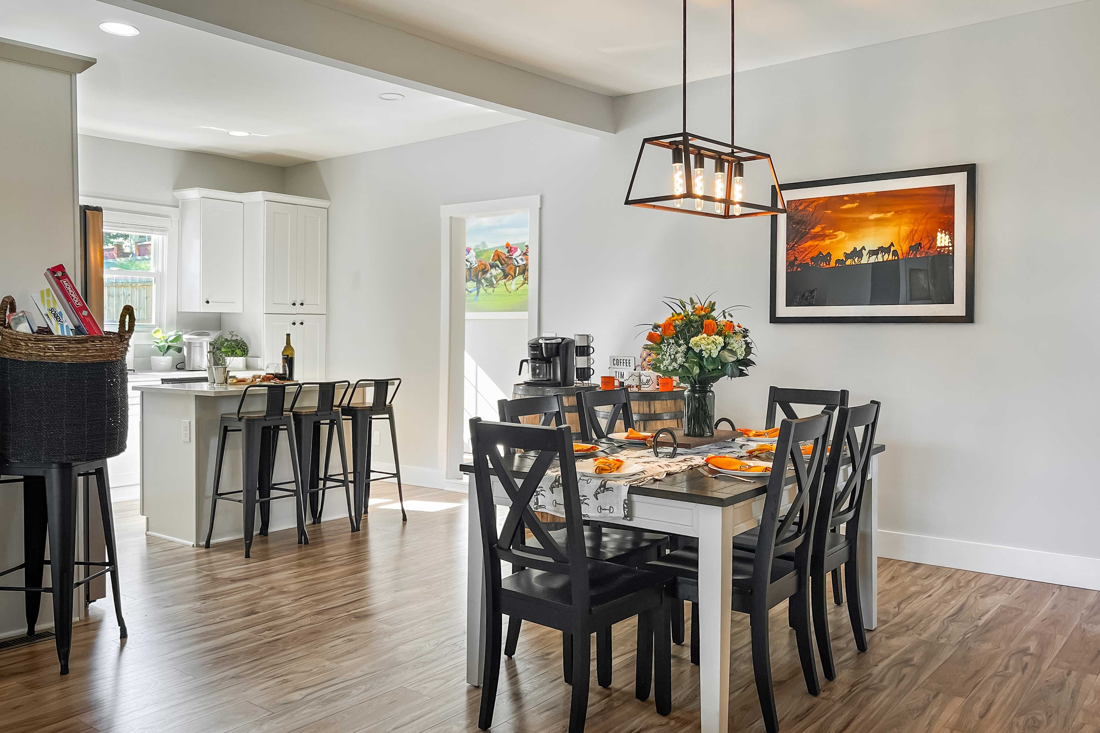 Dining Area | Dishware/Flatware Provided