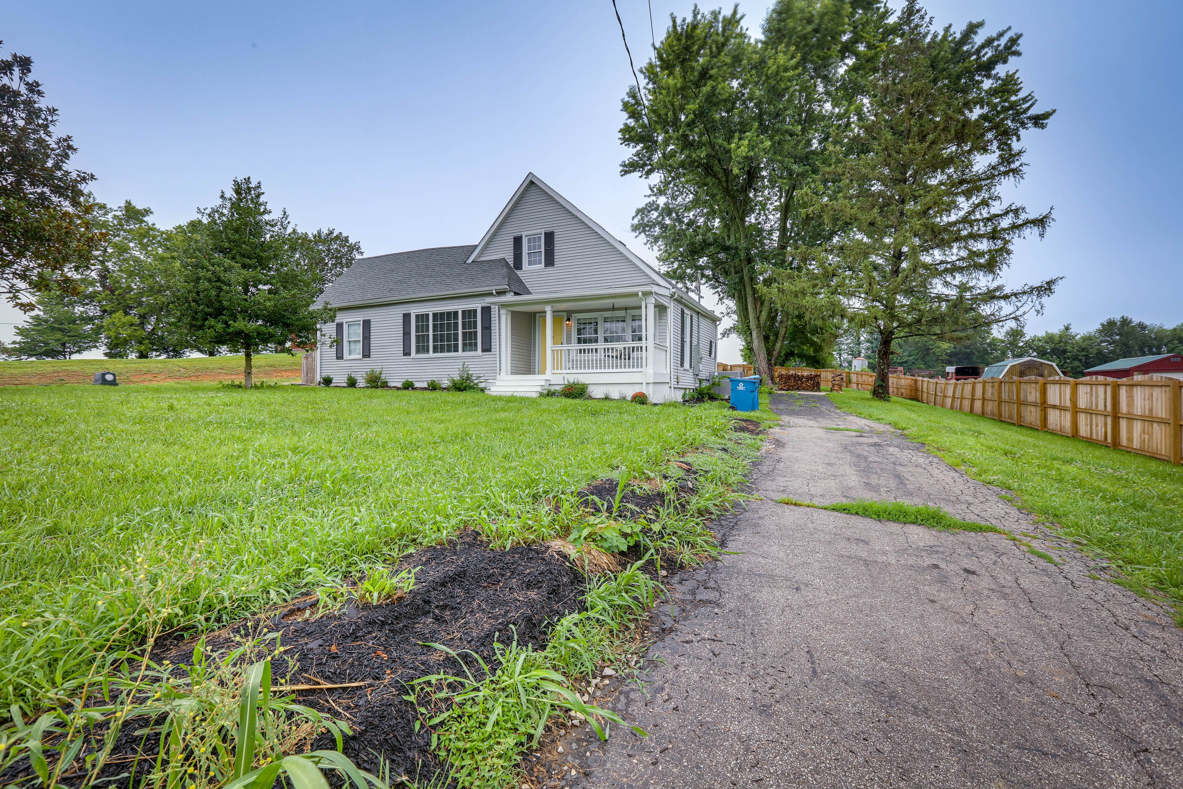 Parking | Driveway (6 Vehicles) | RVs/Trailers Welcome
