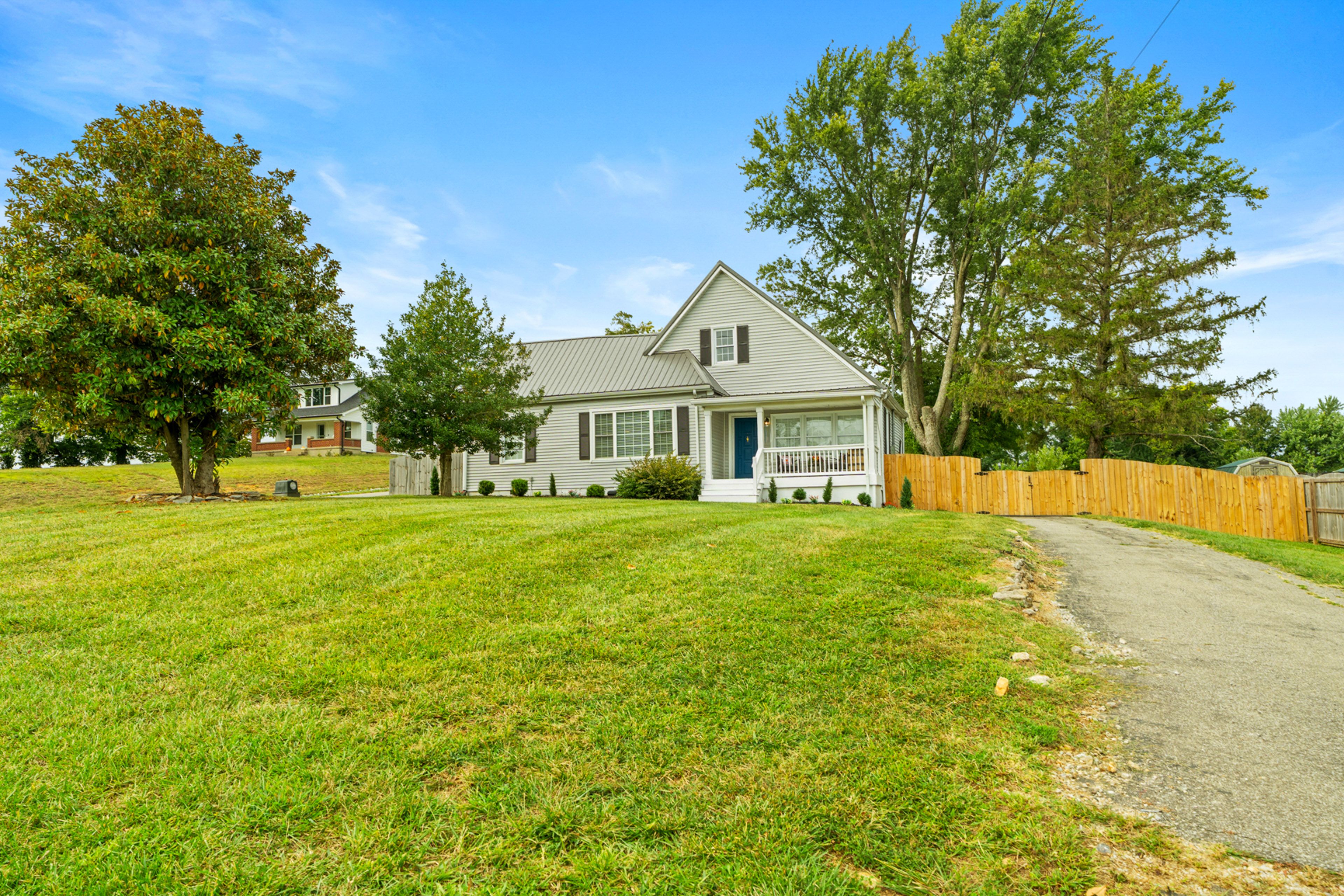 Parking | Driveway (6 Vehicles) | RVs/Trailers Welcome