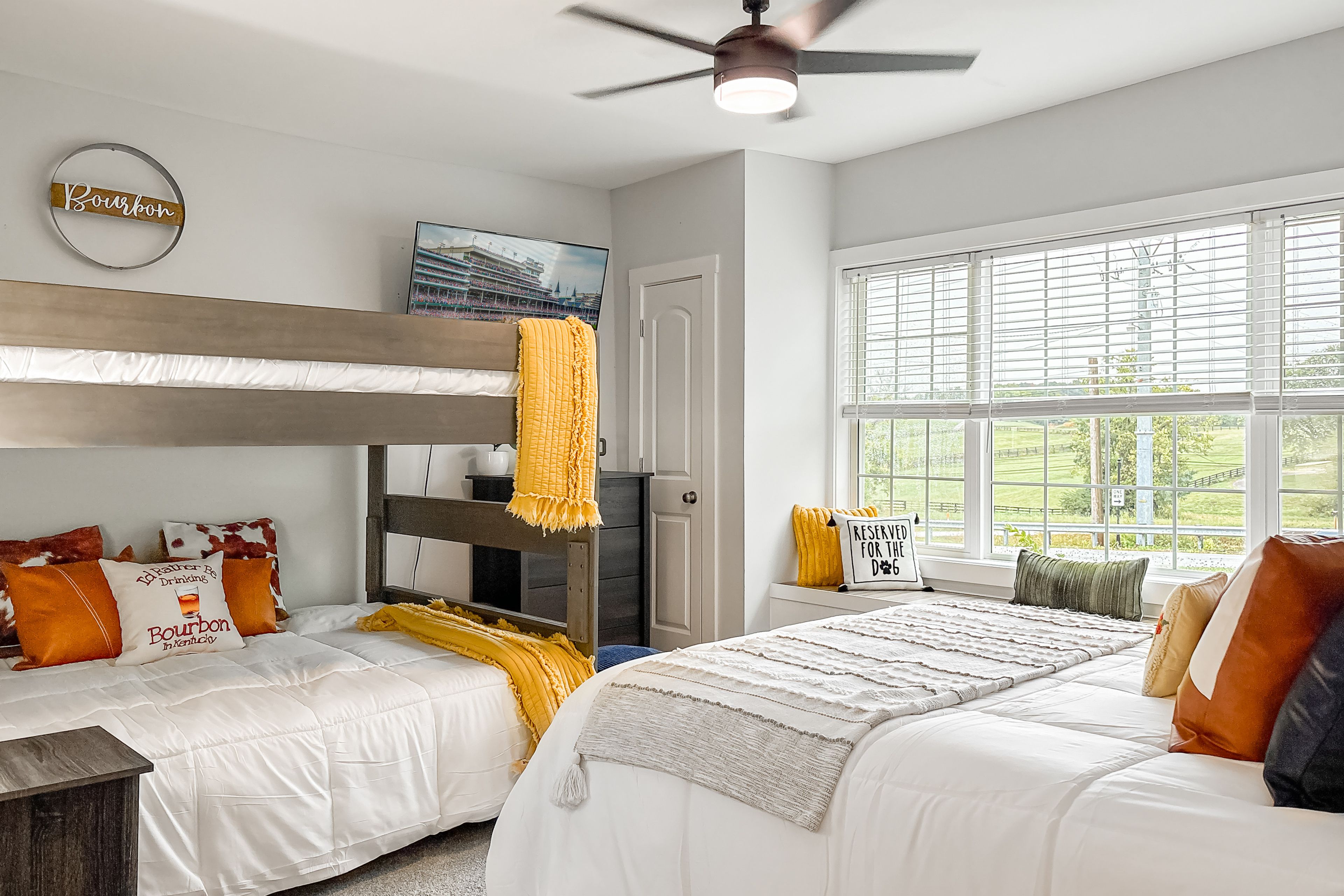 Bedroom 2 | King Bed | Full Bunk Bed