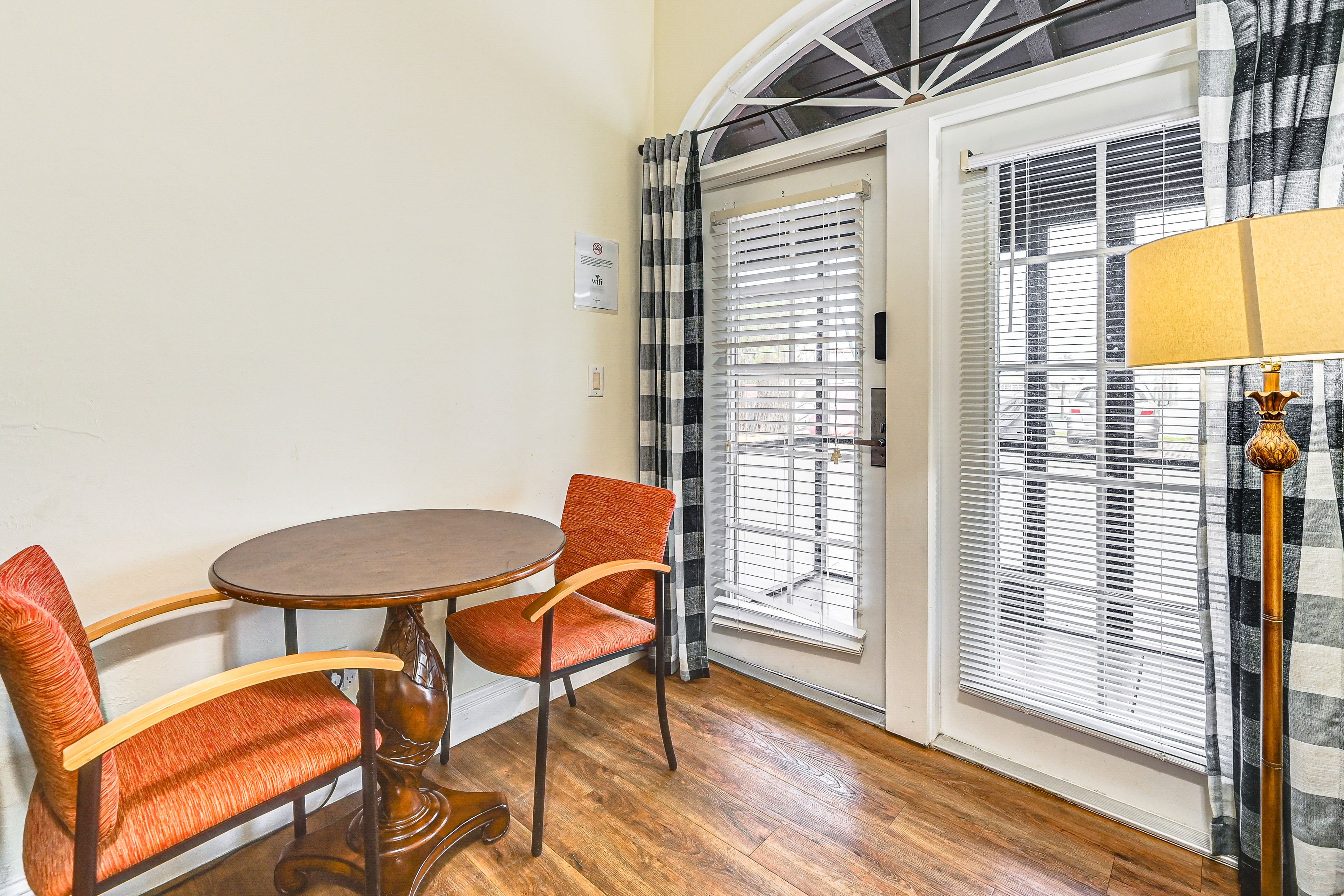 Dining Area | Dishes & Flatware Provided