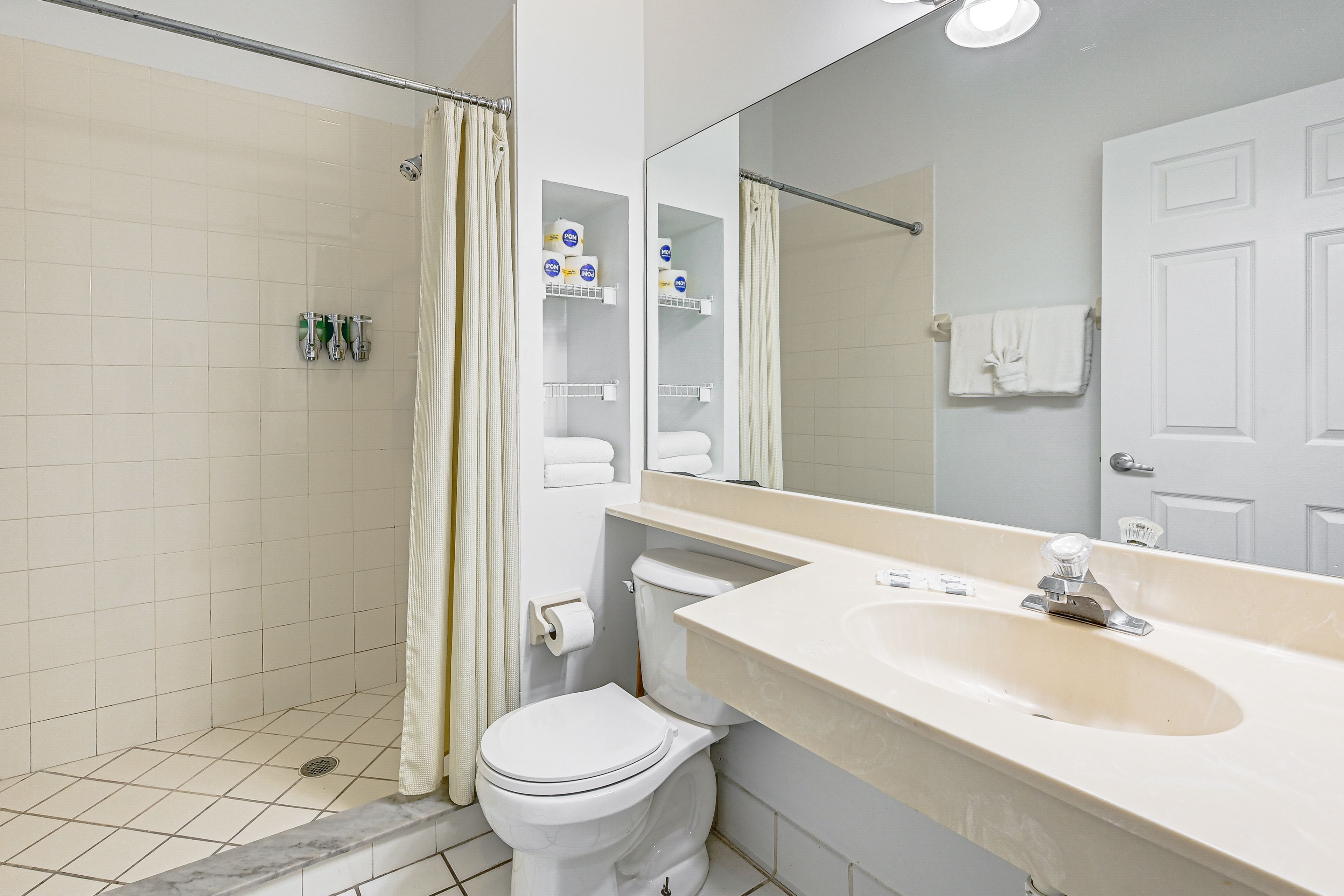 Full Bathroom | Complimentary Toiletries | Towels Provided