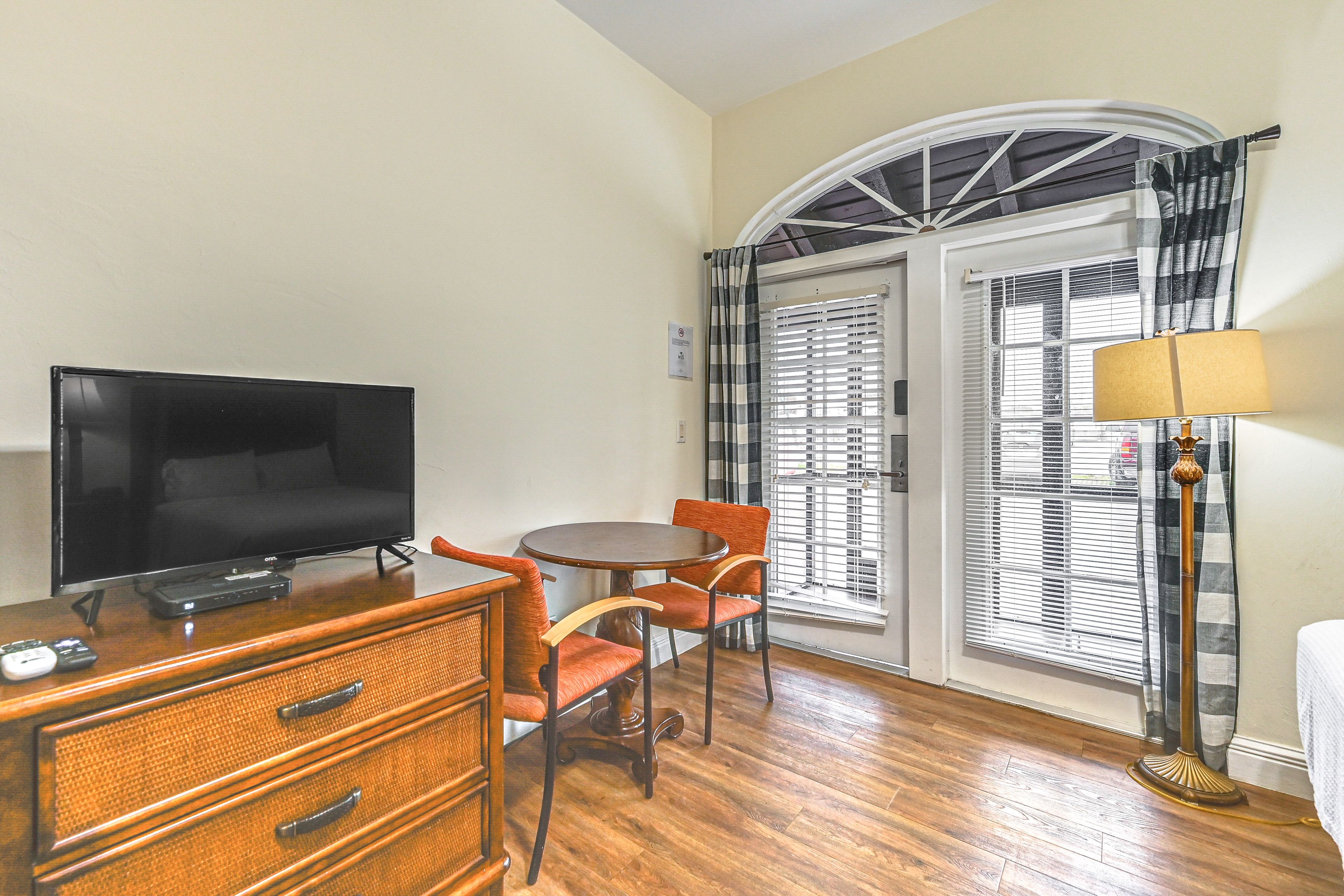 Naples Vacation Rental | Studio | 1BA | Step Required | 280 Sq Ft