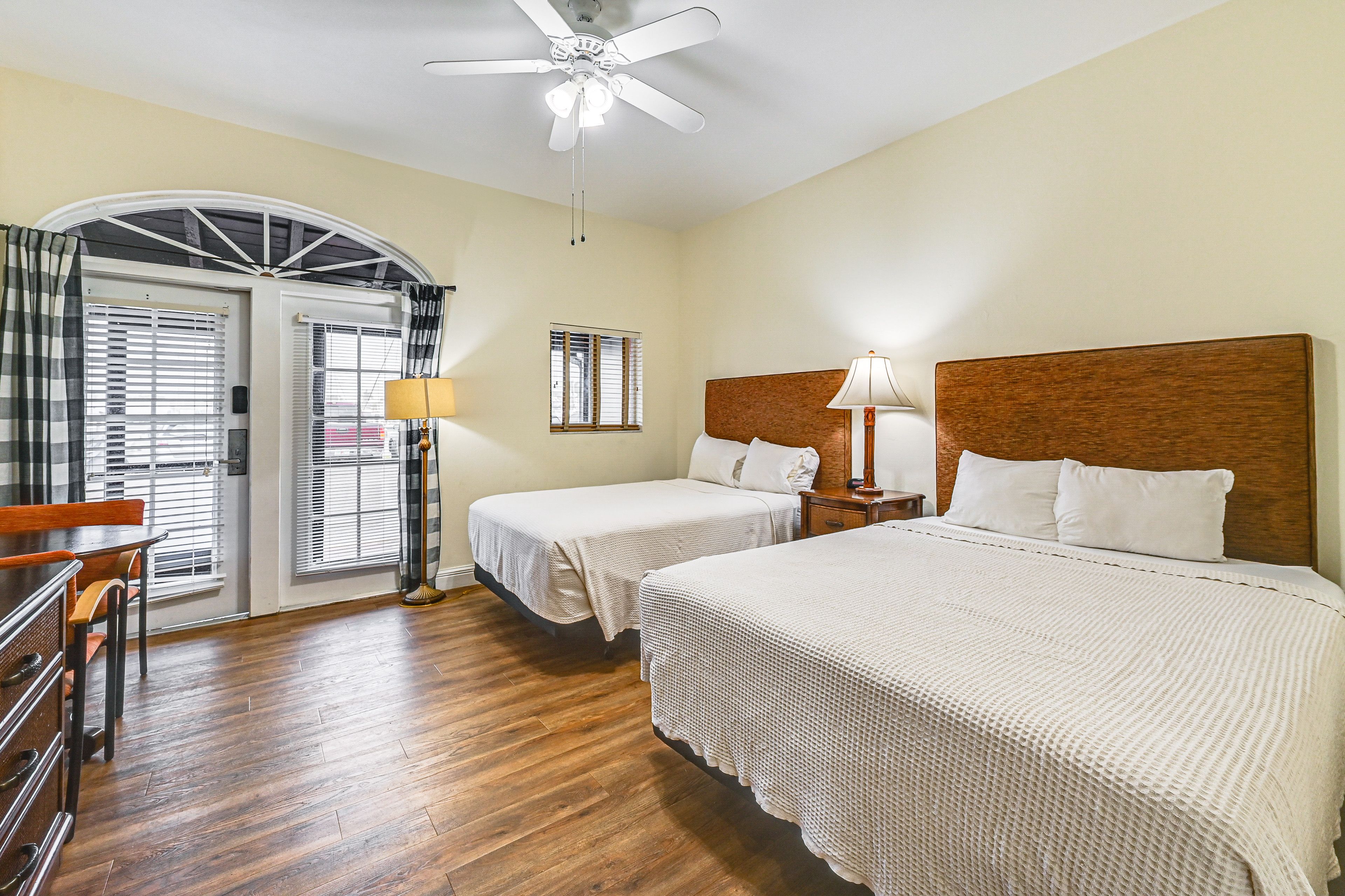 Studio | 2 Full Beds | Free WiFi | Smart TV