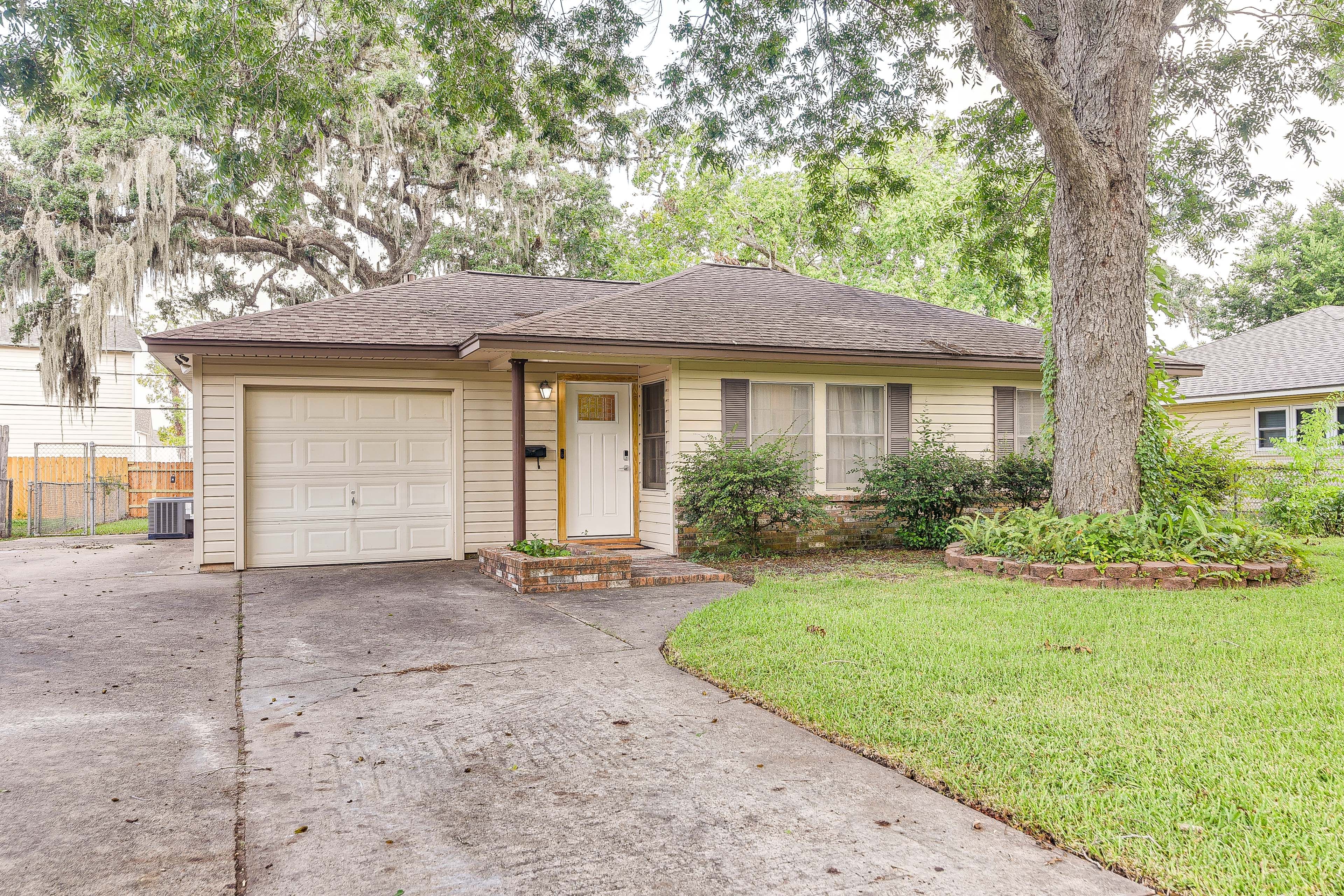 1-Story House | Self Check-In | 3 Mi to Sea Center Texas