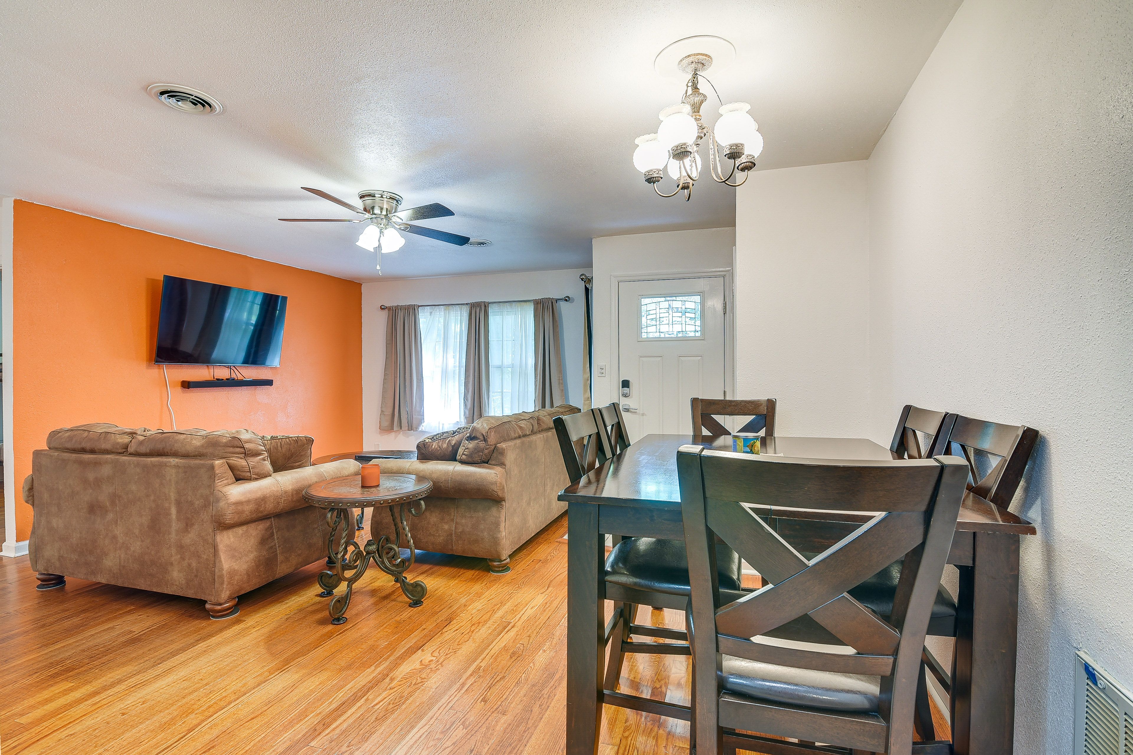 Dining Area | Dishware & Flatware Provided