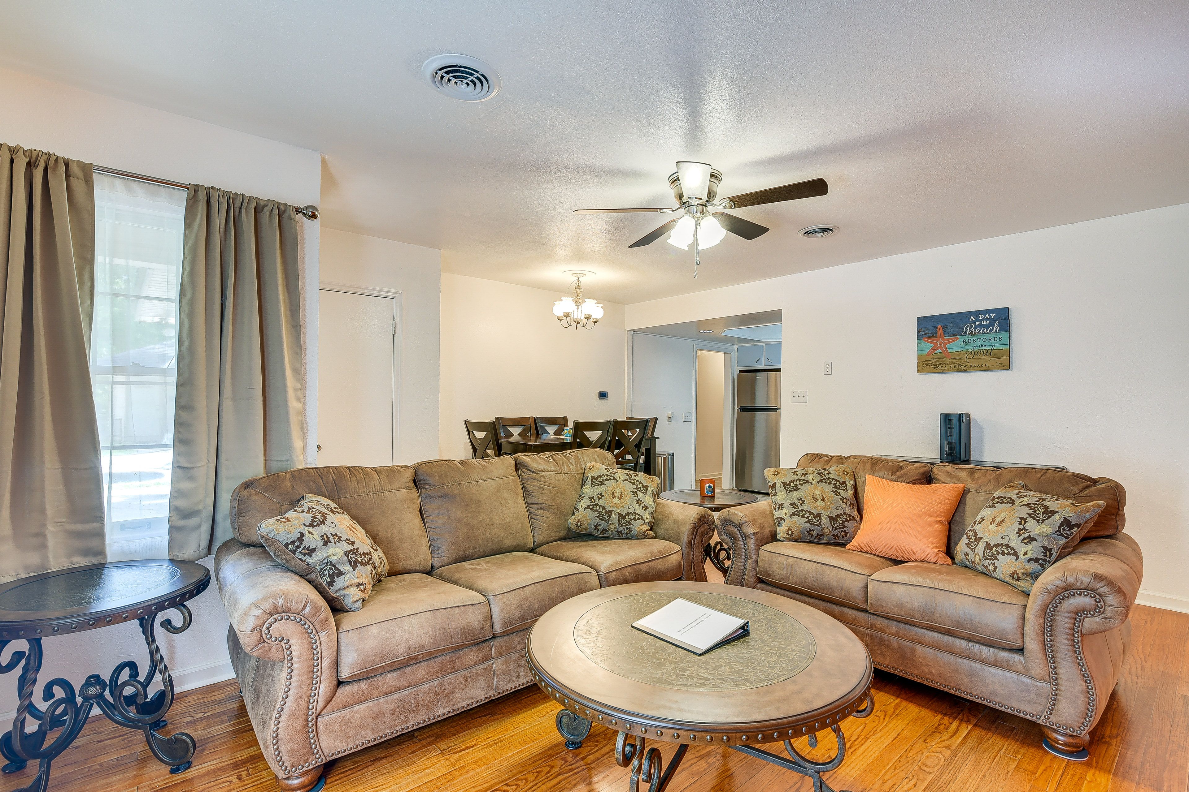 Lake Jackson Vacation Rental | 3BR | 1BA | 1,730 Sq Ft | 2 Steps Required