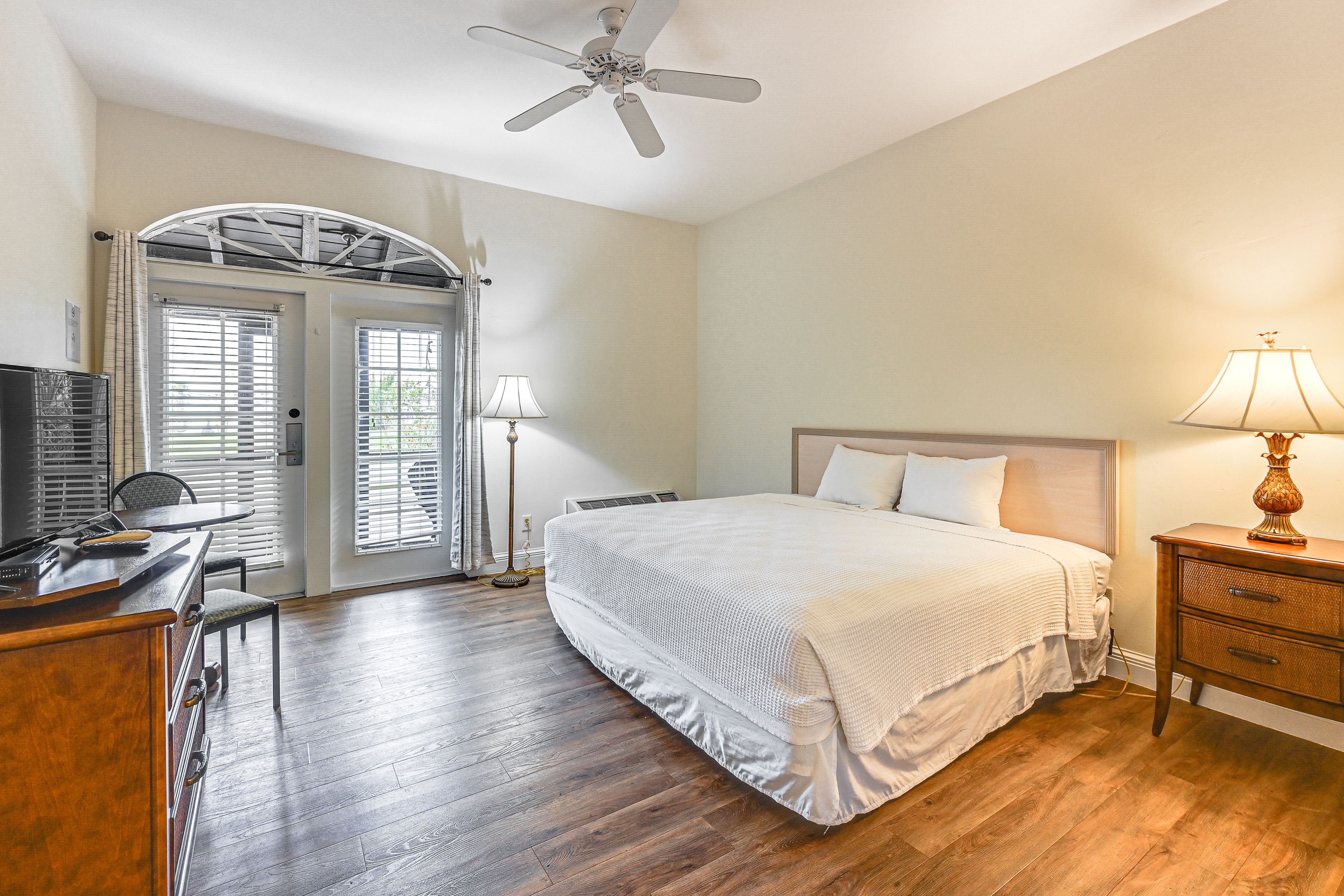 Naples Vacation Rental | Studio | 1BA | 275 Sq Ft | Step-Free Access